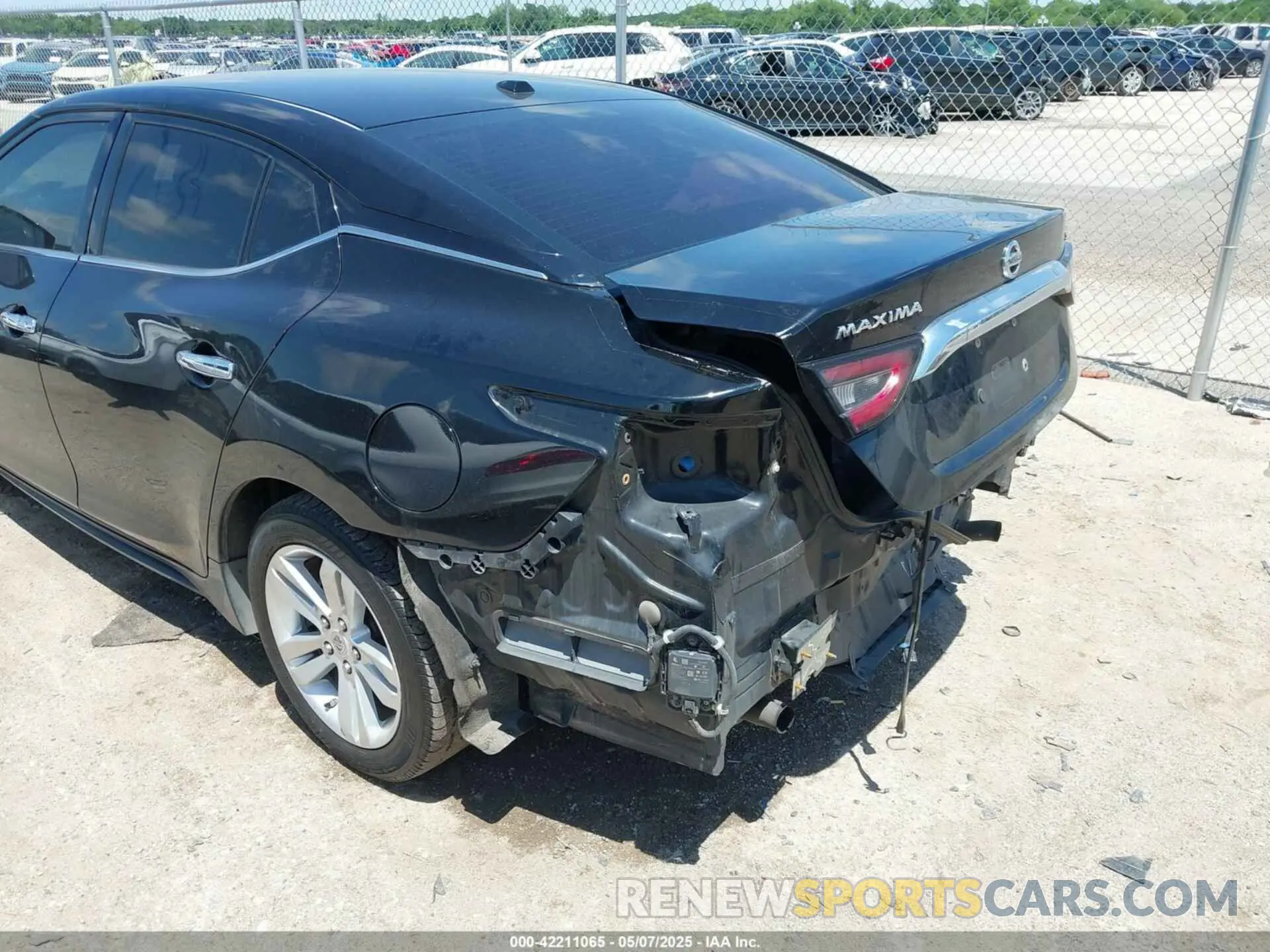 18 Photograph of a damaged car 1N4AA6CVXLC369906 NISSAN MAXIMA 2020