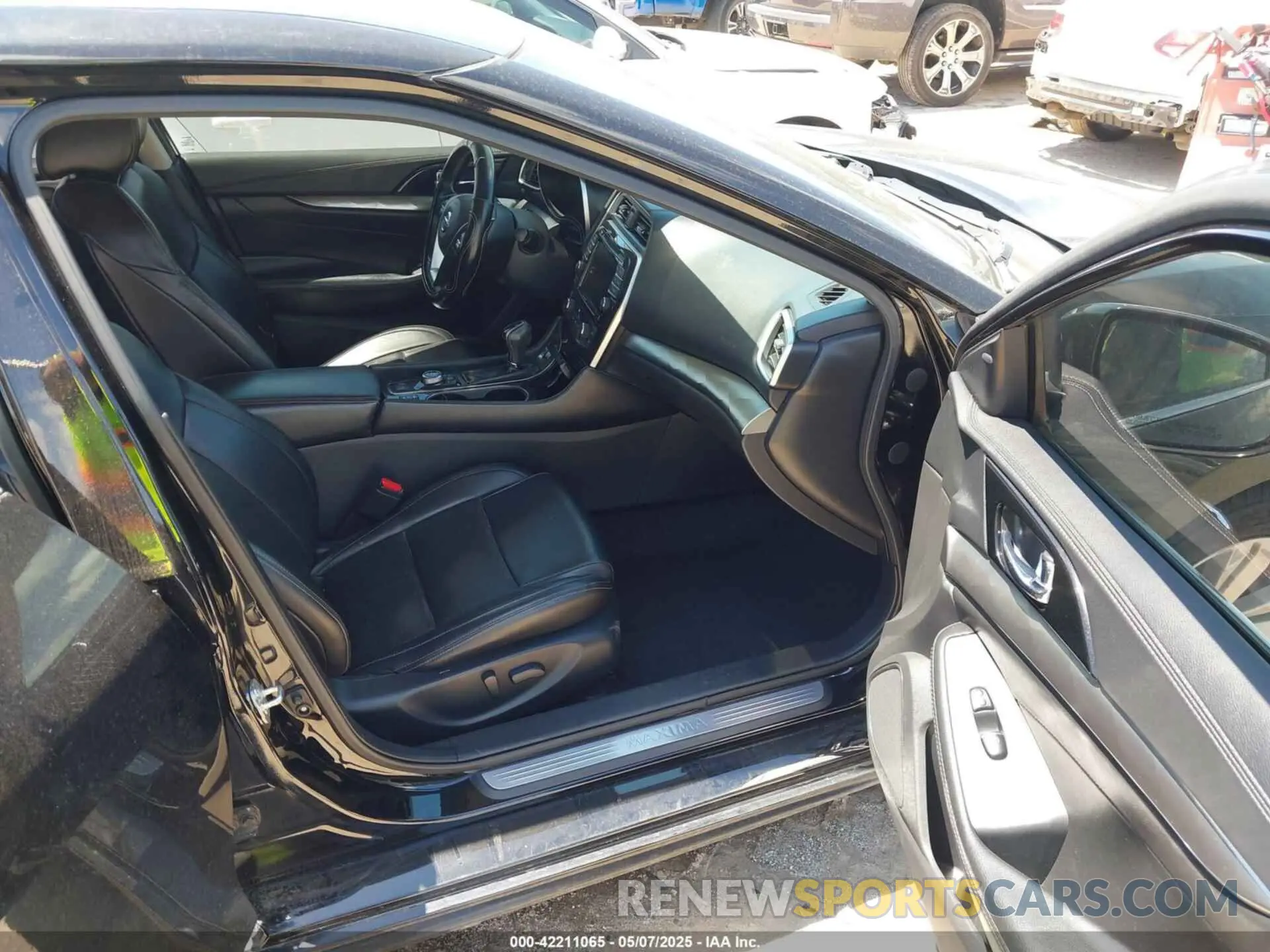 5 Photograph of a damaged car 1N4AA6CVXLC369906 NISSAN MAXIMA 2020