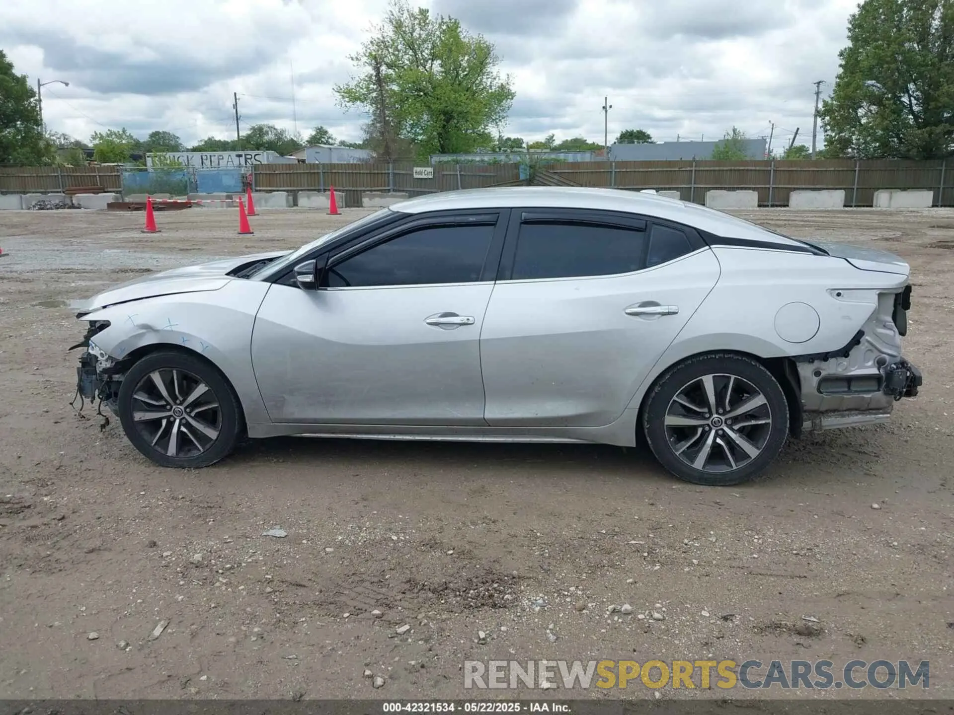 15 Photograph of a damaged car 1N4AA6CVXLC370392 NISSAN MAXIMA 2020