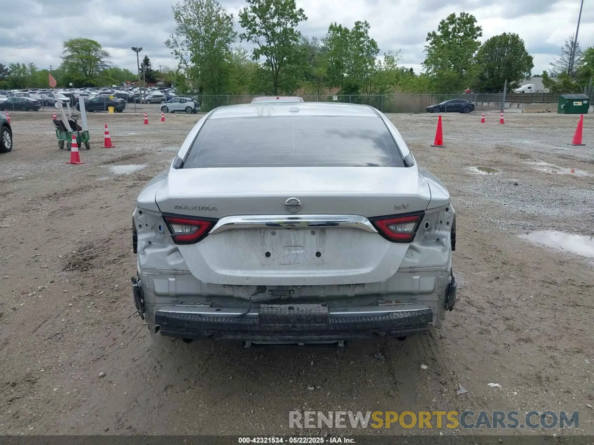 17 Photograph of a damaged car 1N4AA6CVXLC370392 NISSAN MAXIMA 2020