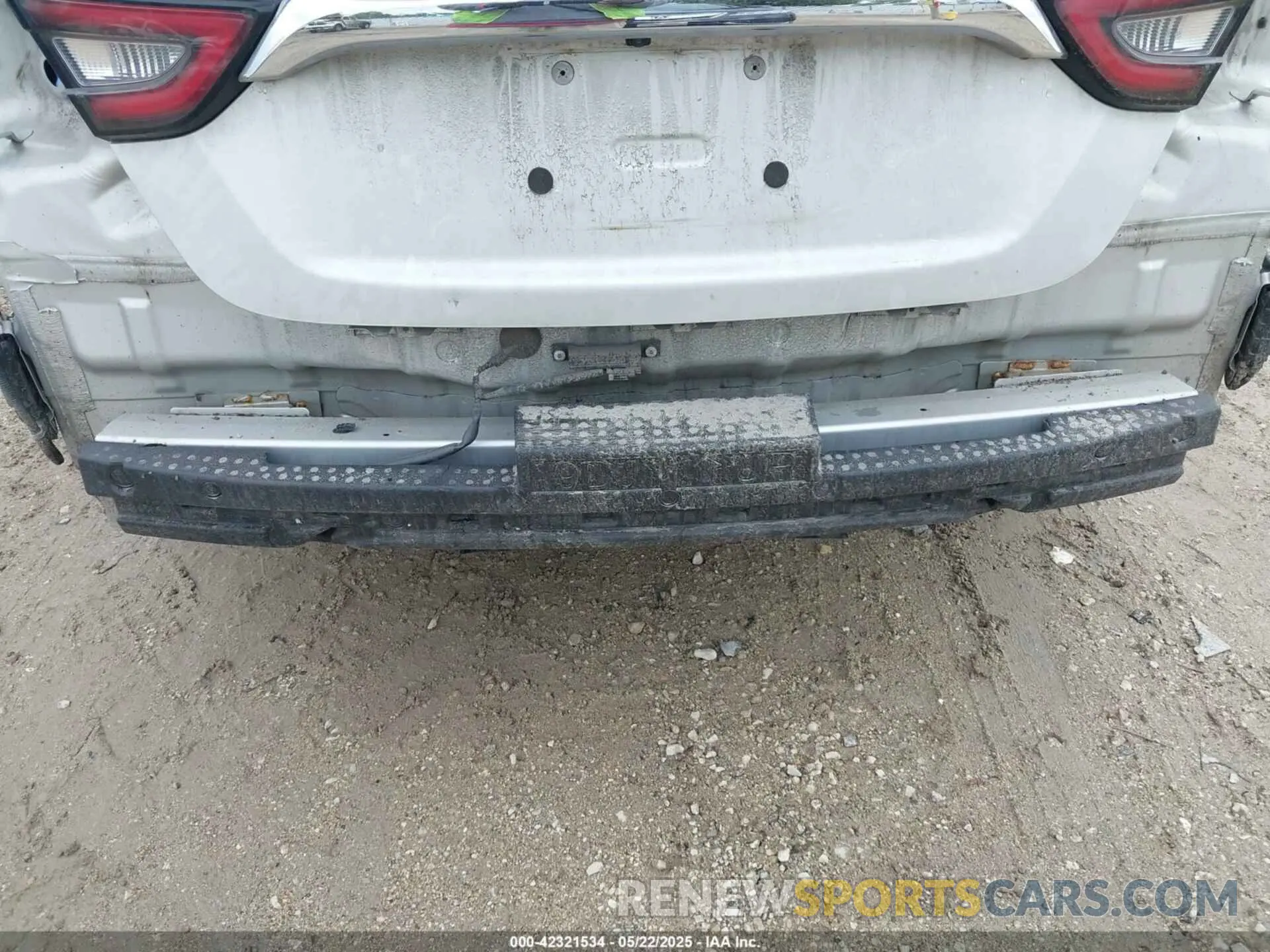 21 Photograph of a damaged car 1N4AA6CVXLC370392 NISSAN MAXIMA 2020