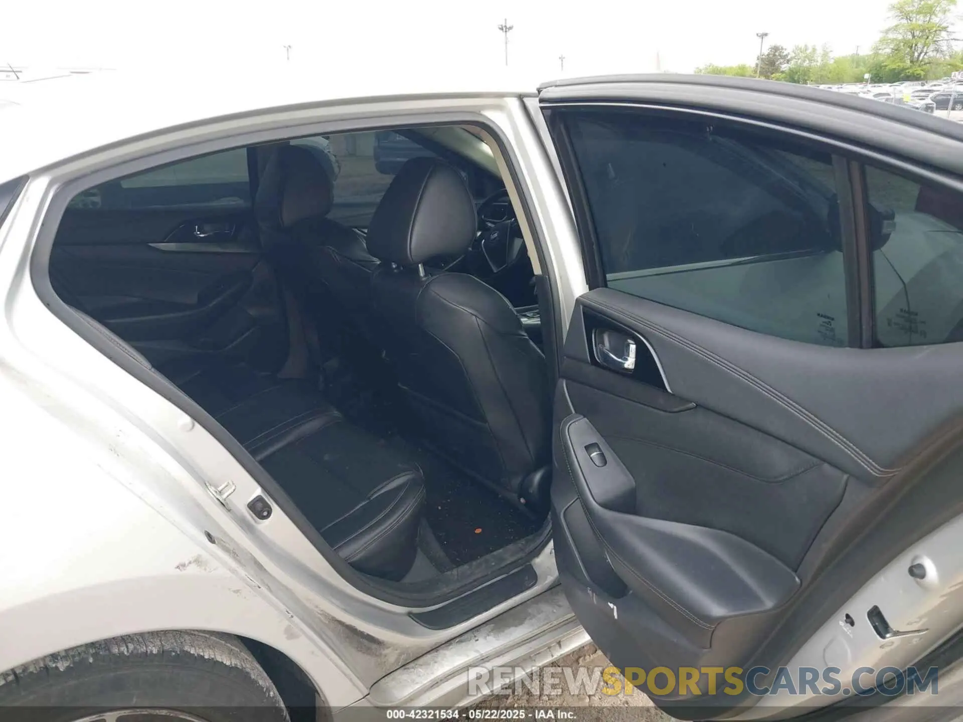 8 Photograph of a damaged car 1N4AA6CVXLC370392 NISSAN MAXIMA 2020