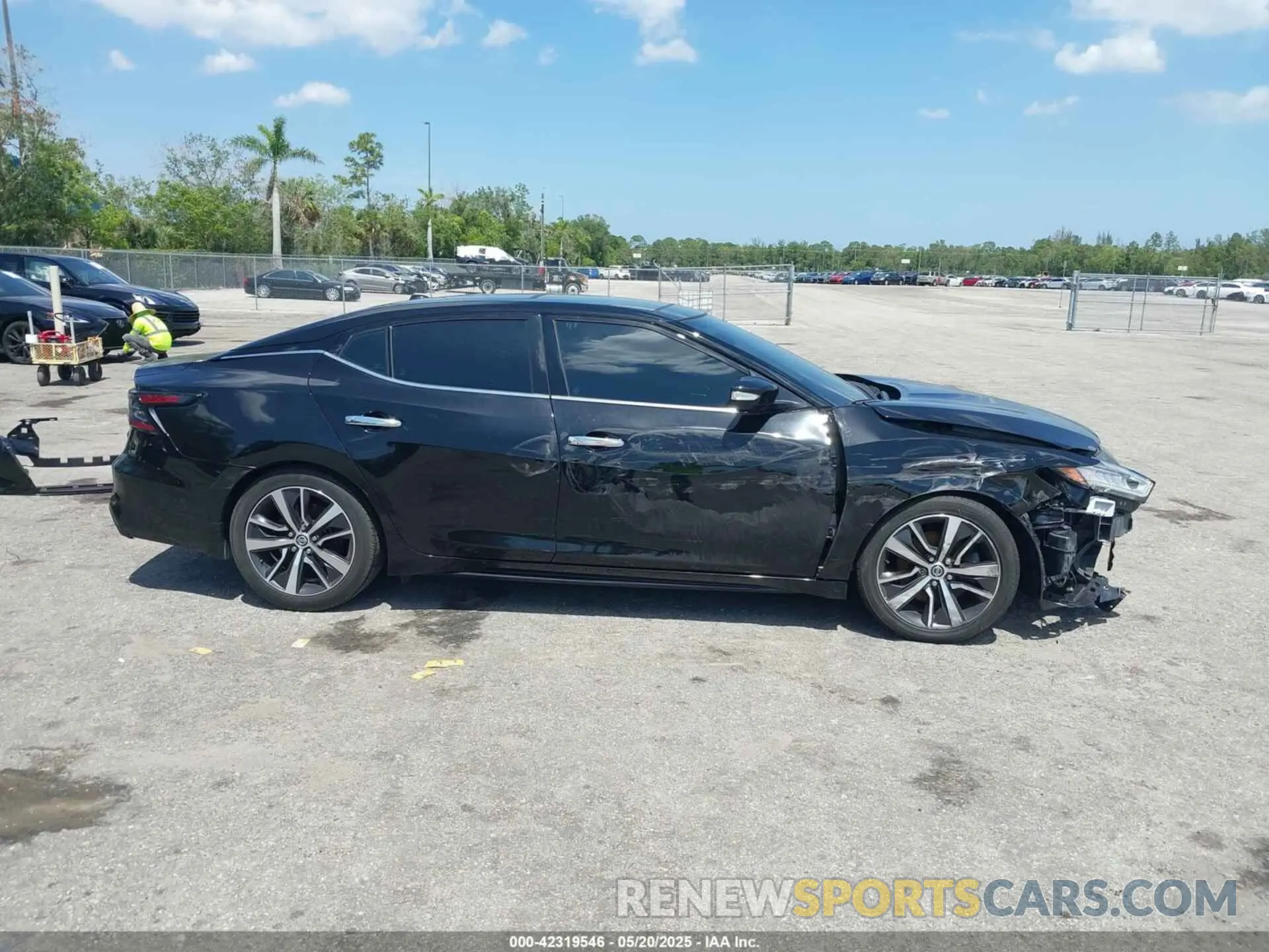 14 Photograph of a damaged car 1N4AA6DV2LC385127 NISSAN MAXIMA 2020