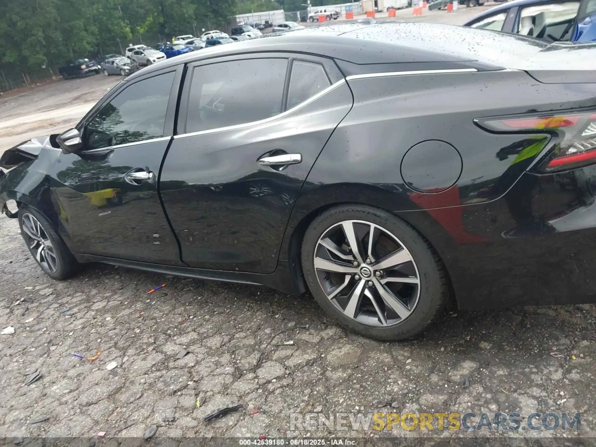 15 Photograph of a damaged car 1N4AA6DV4LC372394 NISSAN MAXIMA 2020