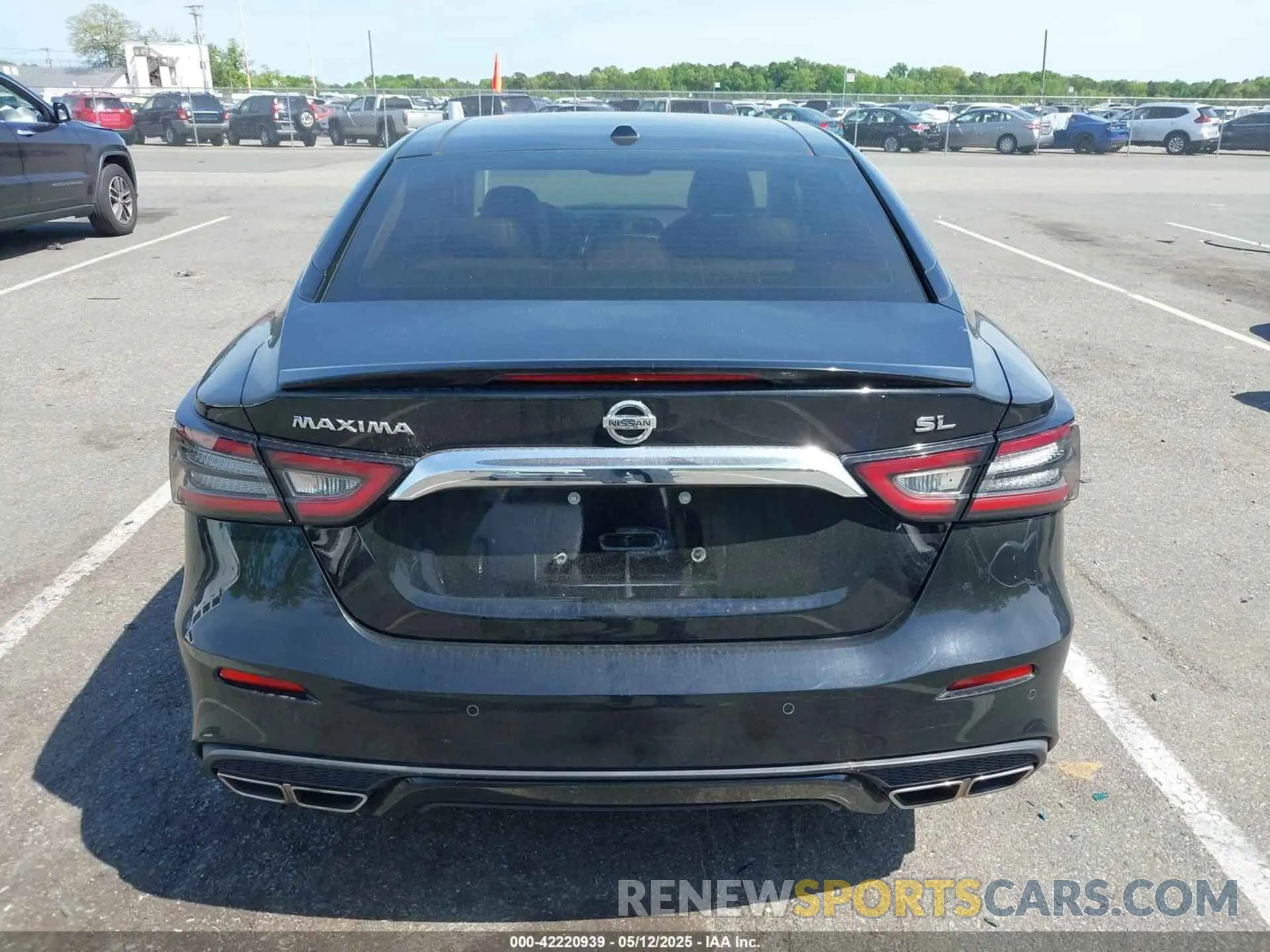 16 Photograph of a damaged car 1N4AA6DV5LC366300 NISSAN MAXIMA 2020