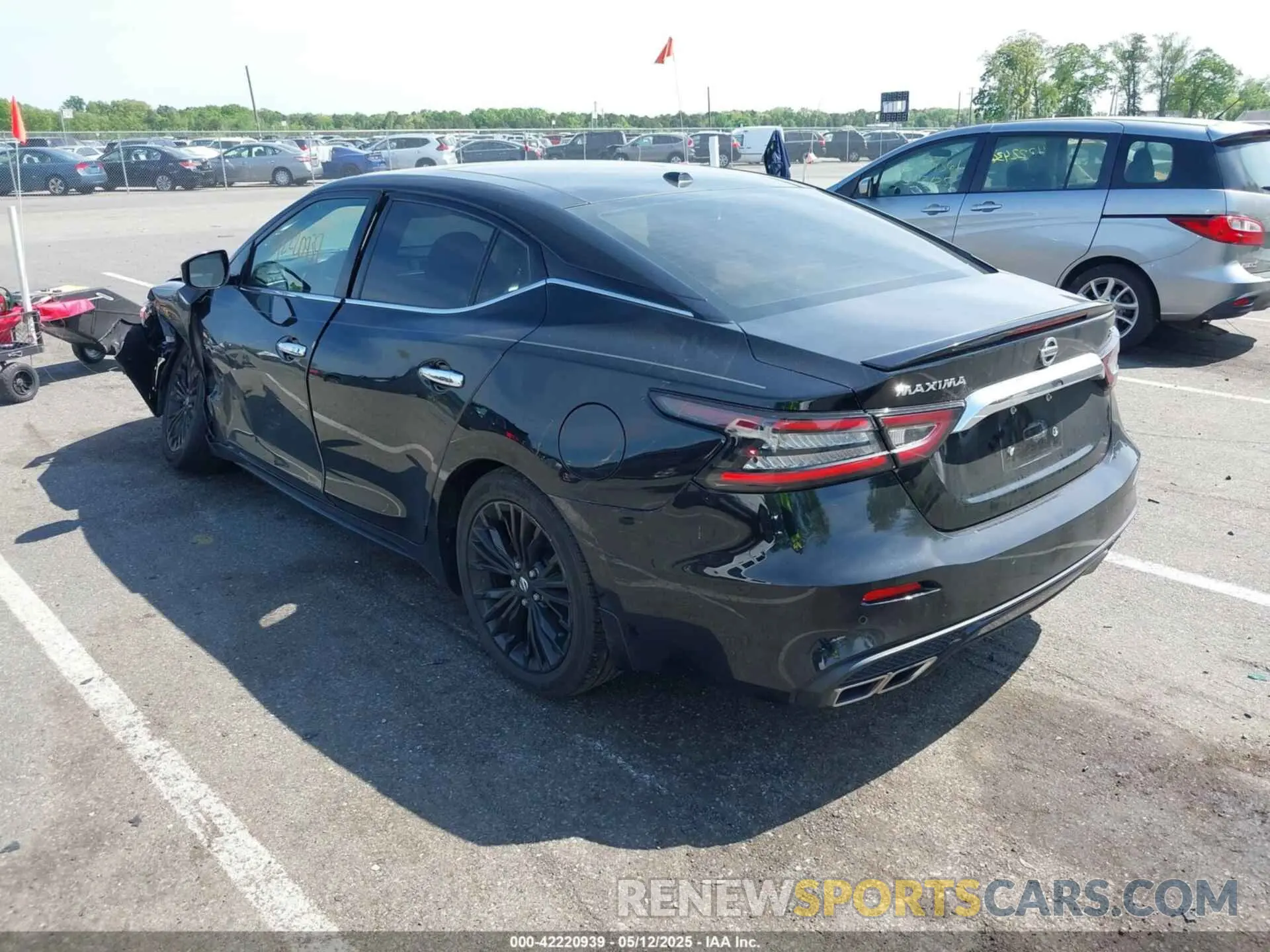 3 Photograph of a damaged car 1N4AA6DV5LC366300 NISSAN MAXIMA 2020