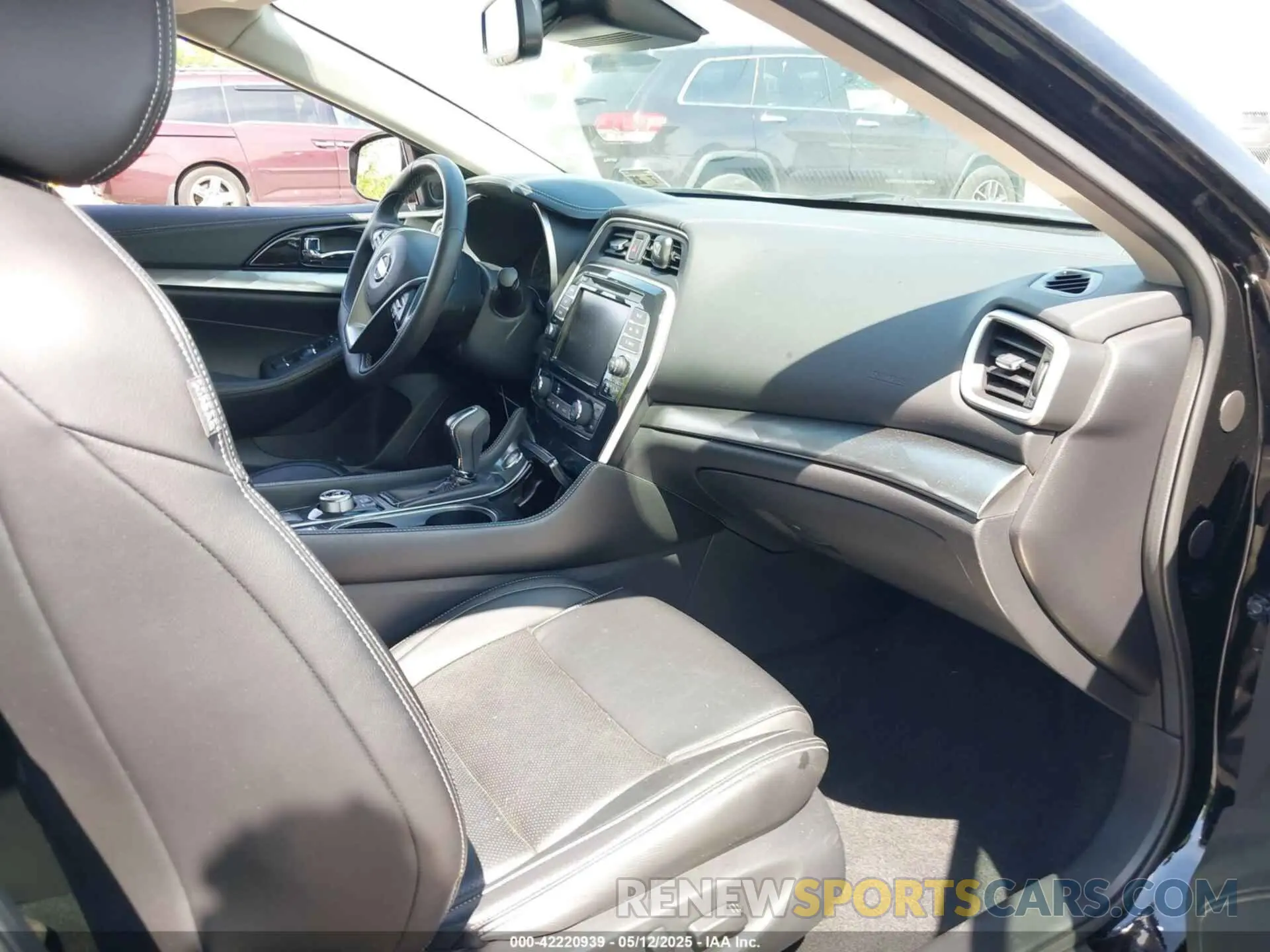 5 Photograph of a damaged car 1N4AA6DV5LC366300 NISSAN MAXIMA 2020