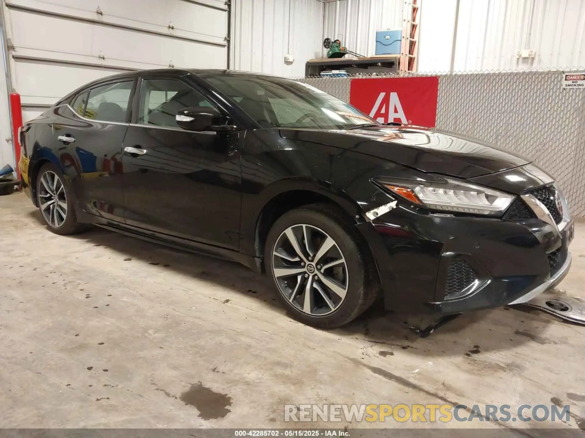 1 Photograph of a damaged car 1N4AA6DV5LC379452 NISSAN MAXIMA 2020