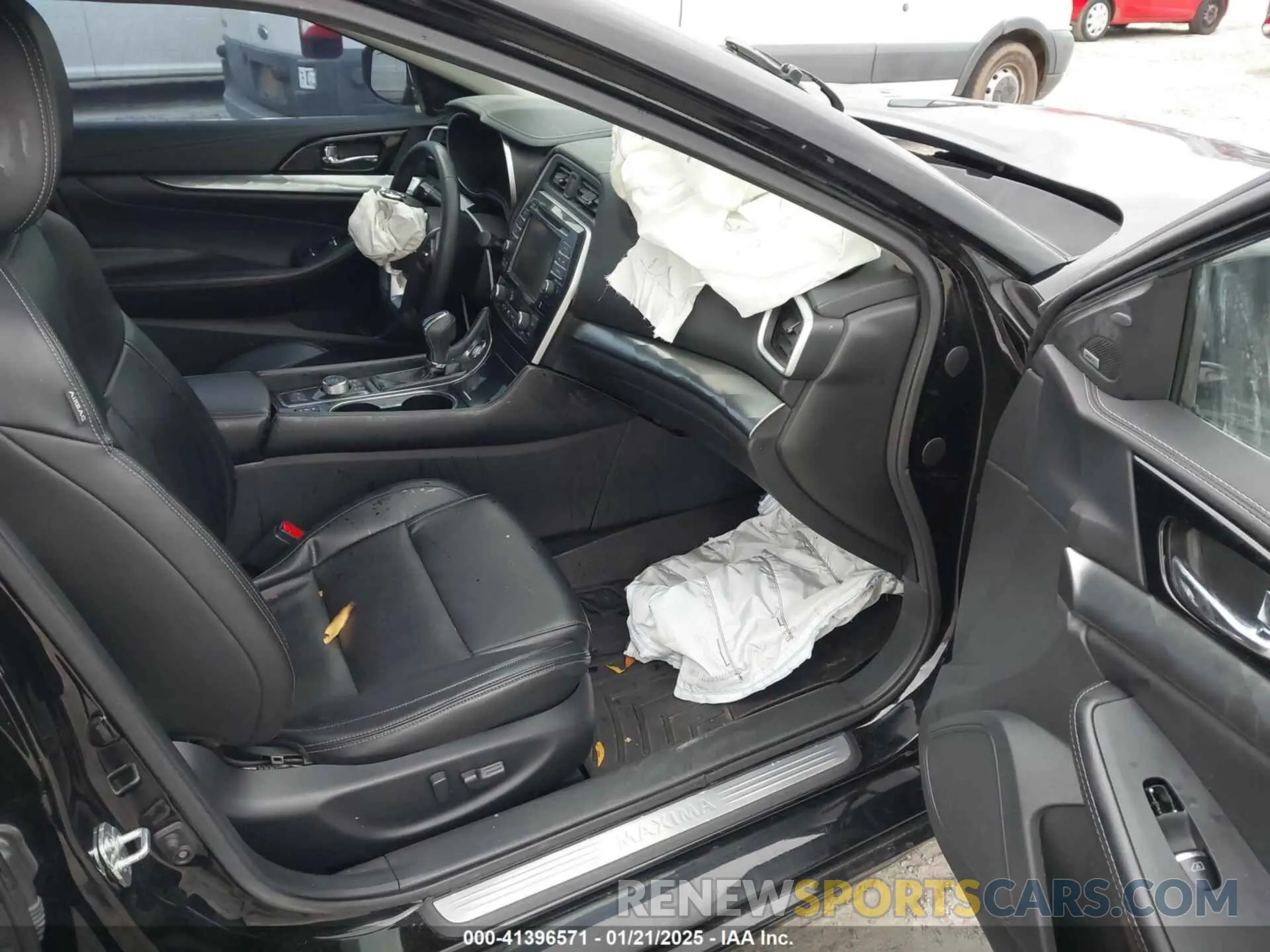 5 Photograph of a damaged car 1N4AA6DV7LC376424 NISSAN MAXIMA 2020