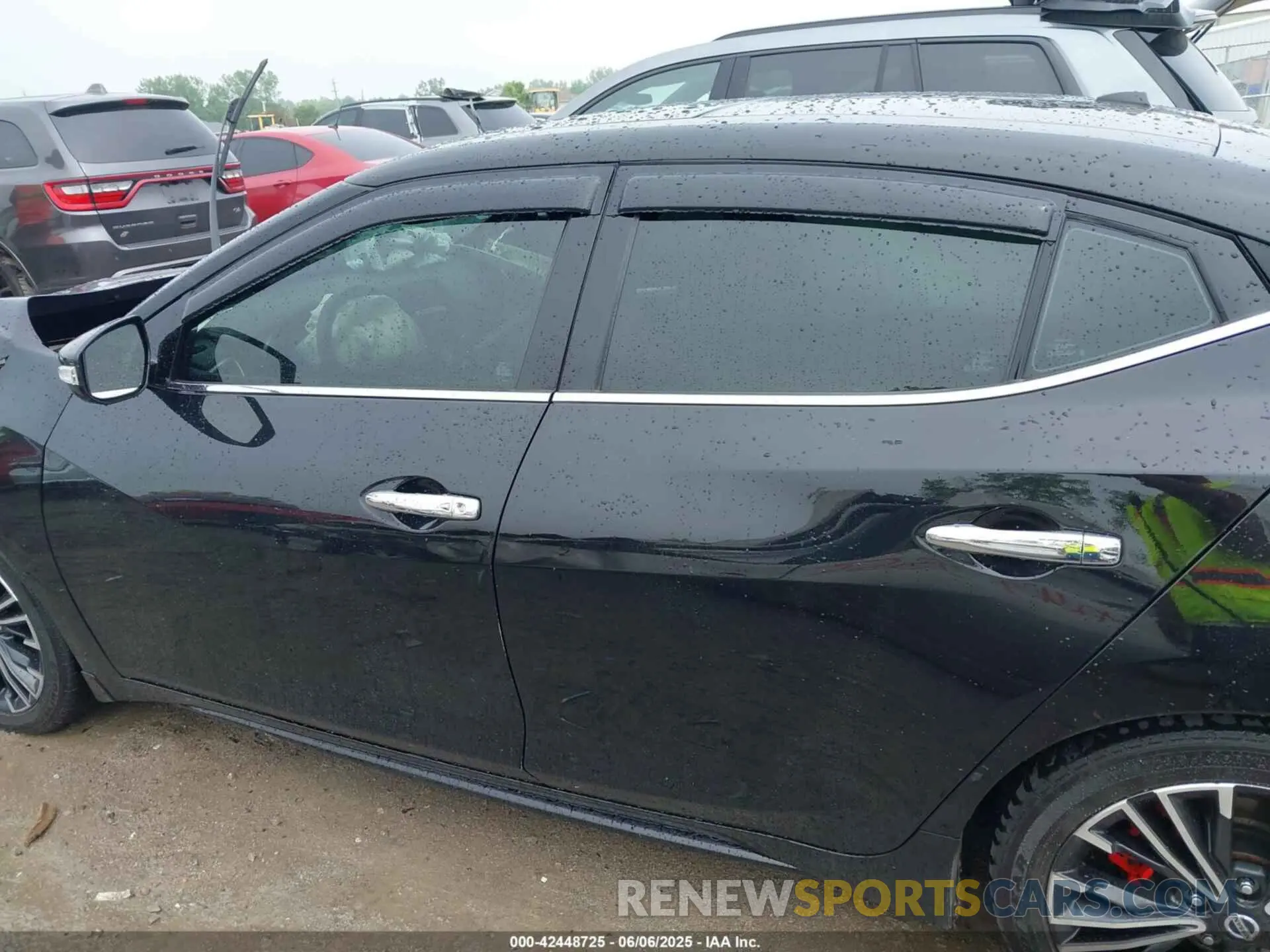 15 Photograph of a damaged car 1N4AA6DV9LC384511 NISSAN MAXIMA 2020