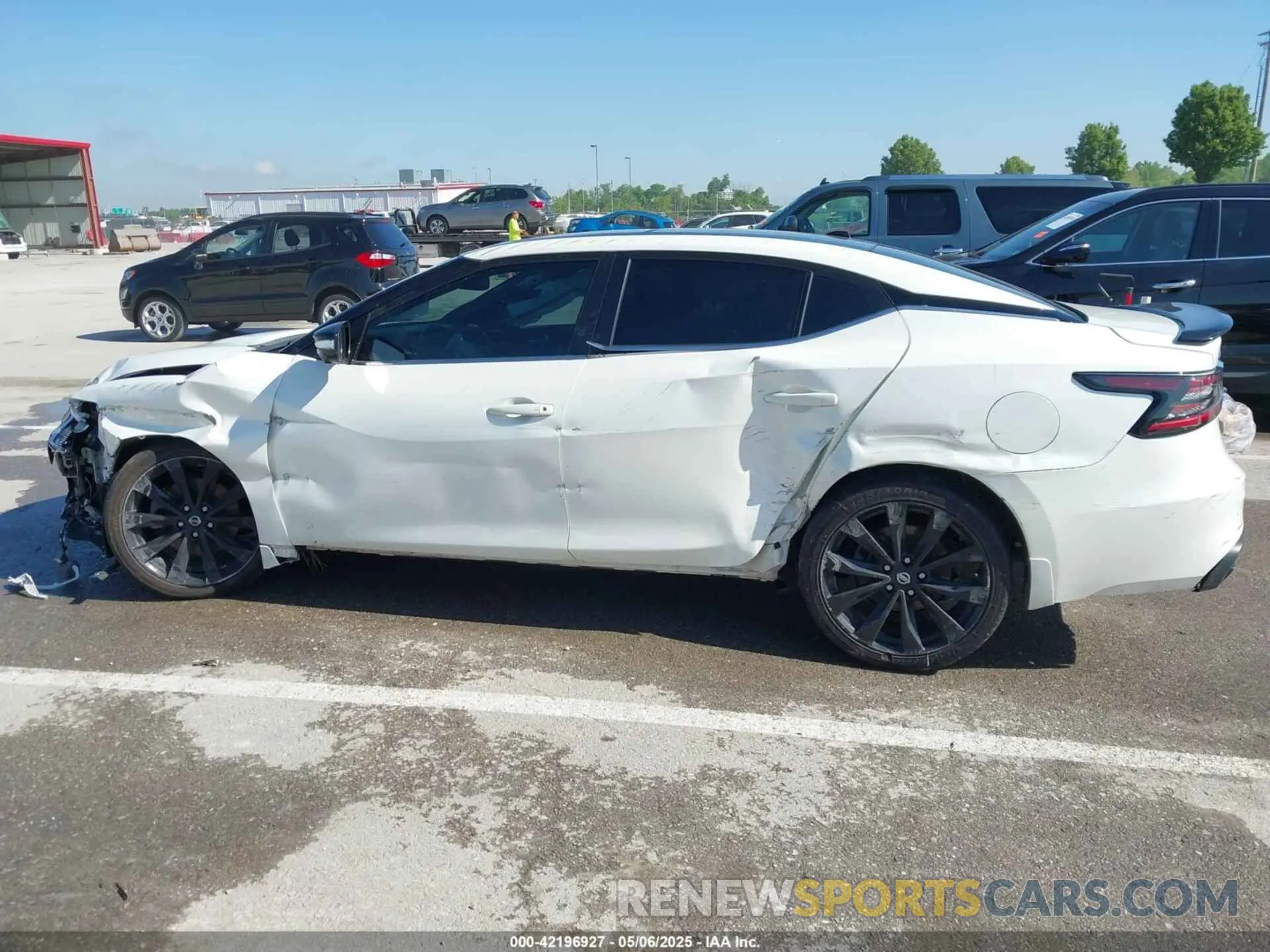 14 Photograph of a damaged car 1N4AA6EV2LC374904 NISSAN MAXIMA 2020