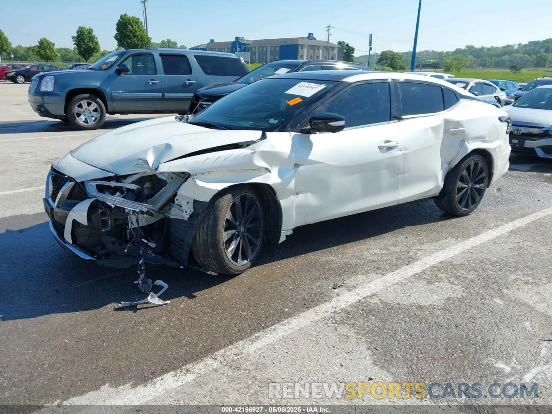 2 Photograph of a damaged car 1N4AA6EV2LC374904 NISSAN MAXIMA 2020