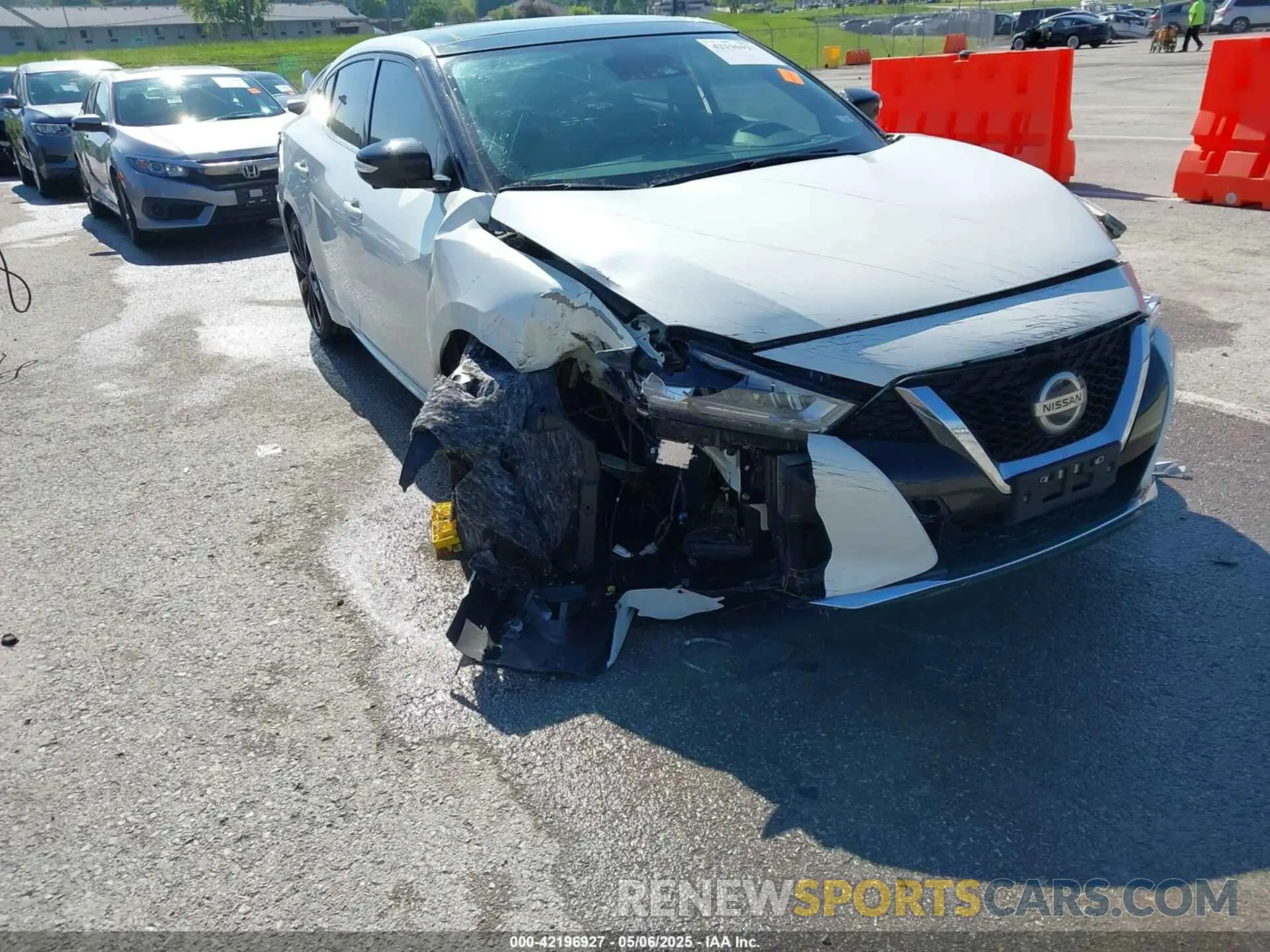 6 Photograph of a damaged car 1N4AA6EV2LC374904 NISSAN MAXIMA 2020