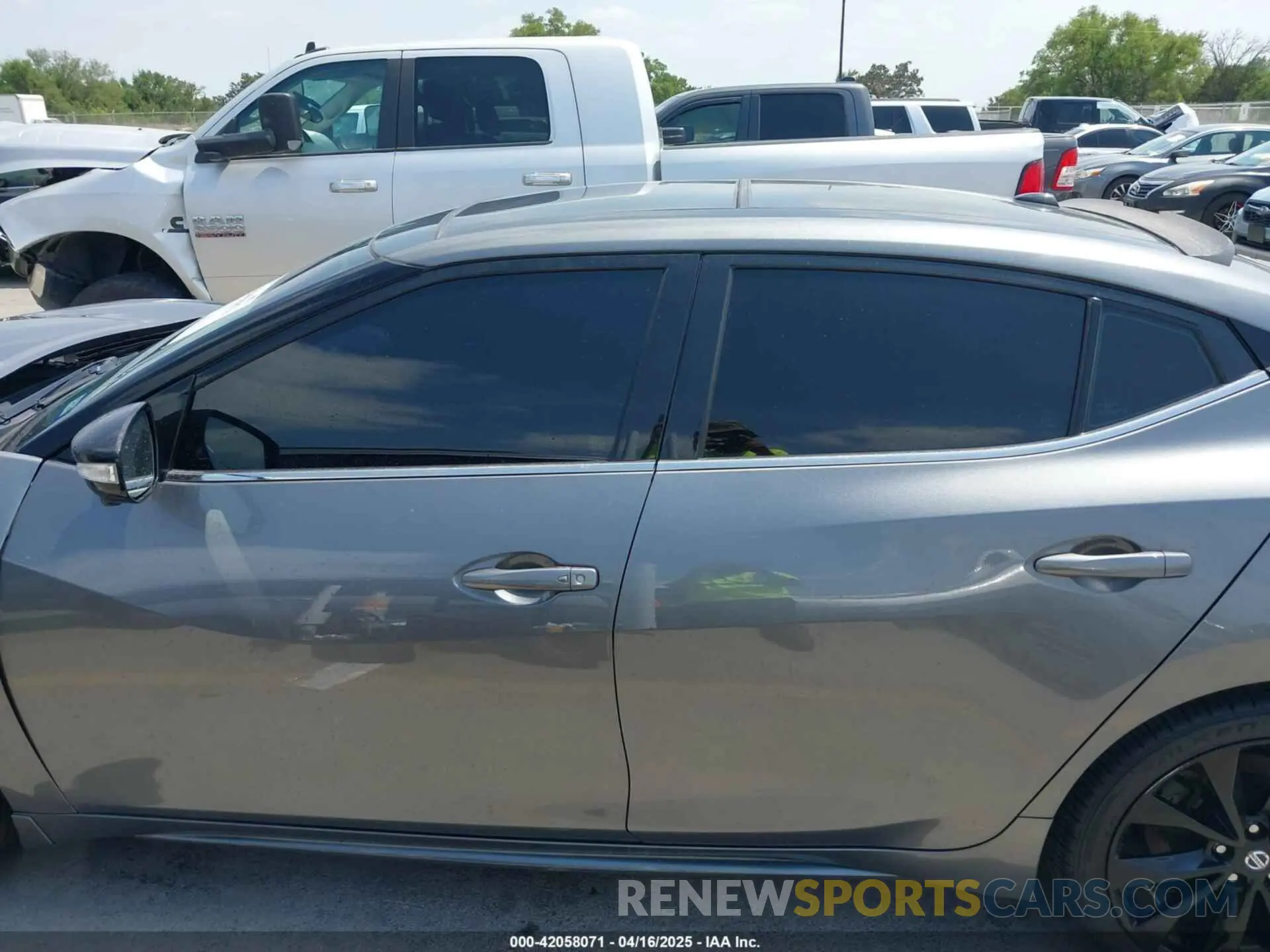 14 Photograph of a damaged car 1N4AA6EVXLC383592 NISSAN MAXIMA 2020