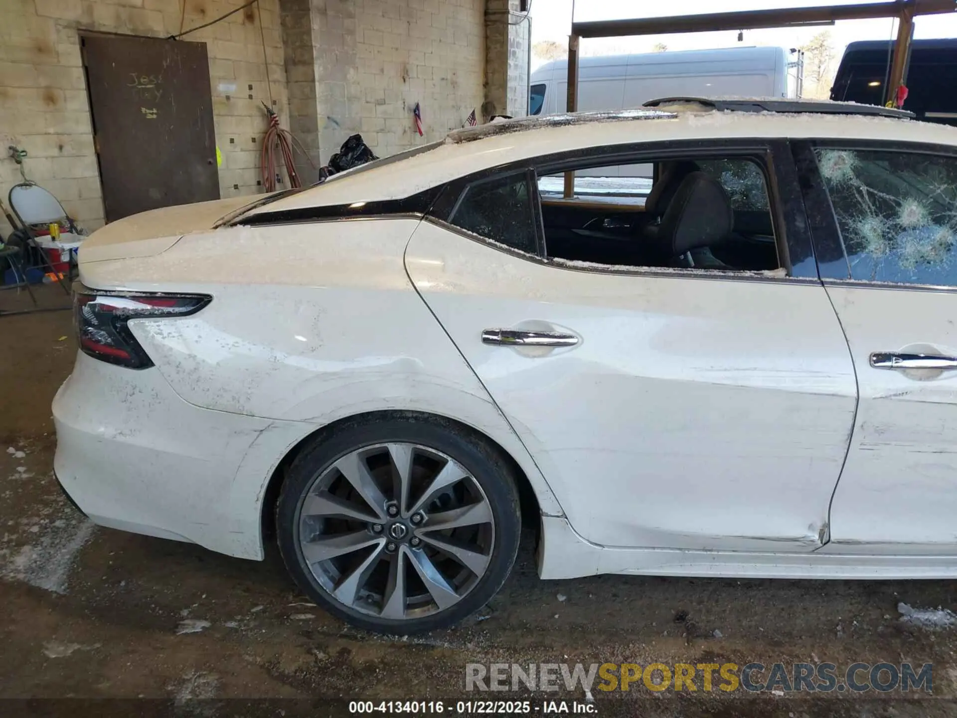 20 Photograph of a damaged car 1N4AA6FV5LC385023 NISSAN MAXIMA 2020