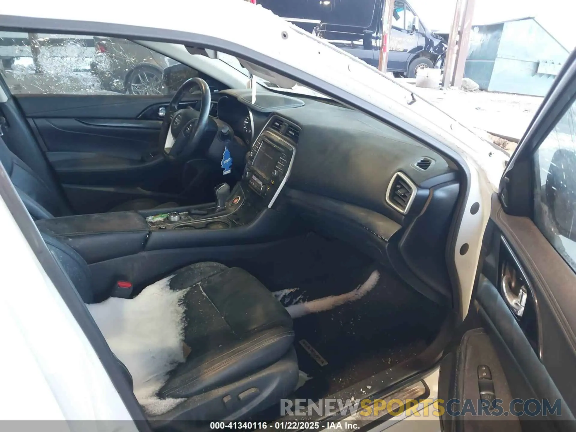5 Photograph of a damaged car 1N4AA6FV5LC385023 NISSAN MAXIMA 2020