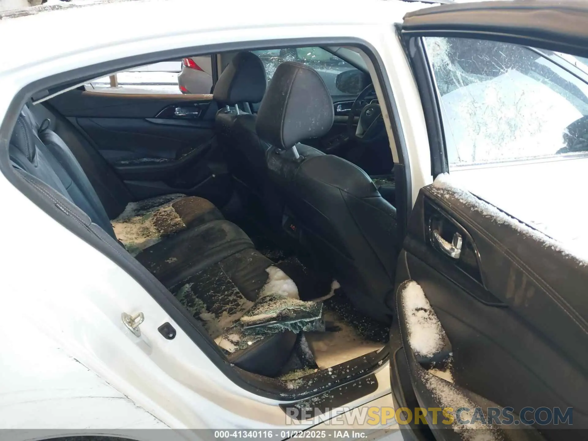 8 Photograph of a damaged car 1N4AA6FV5LC385023 NISSAN MAXIMA 2020