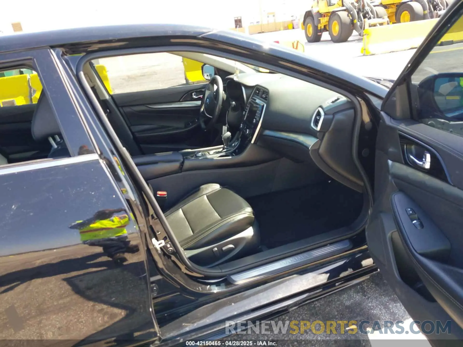 5 Photograph of a damaged car 1N4AA6CV4MC506744 NISSAN MAXIMA 2021