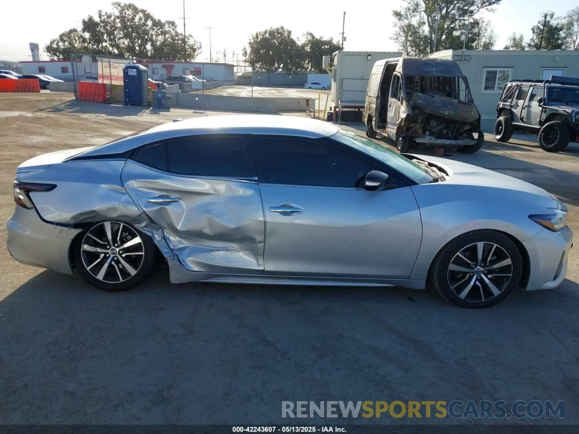 13 Photograph of a damaged car 1N4AA6CV7MC512294 NISSAN MAXIMA 2021