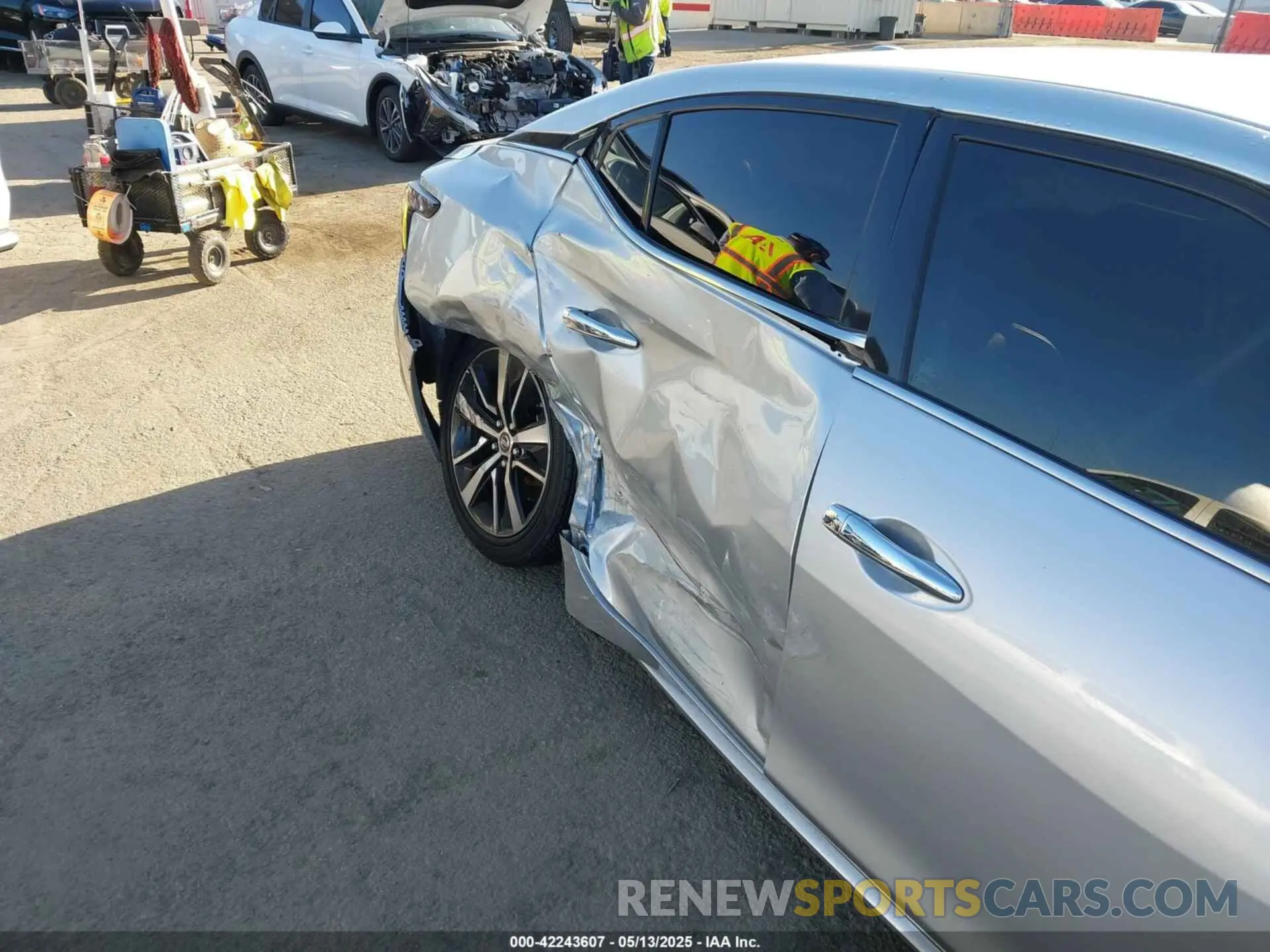 6 Photograph of a damaged car 1N4AA6CV7MC512294 NISSAN MAXIMA 2021