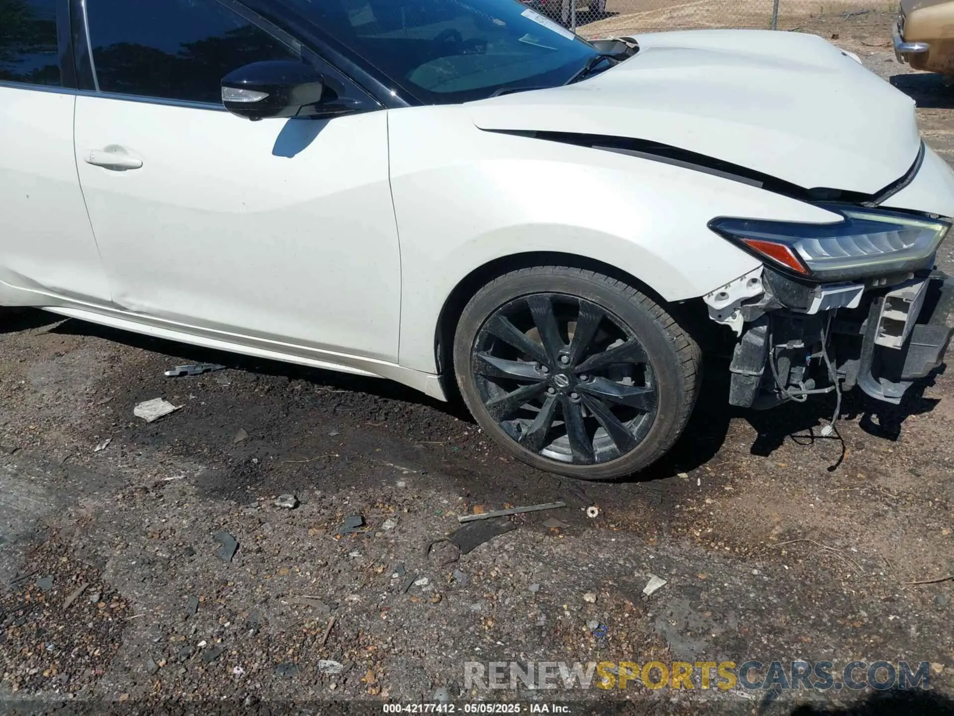 18 Photograph of a damaged car 1N4AA6EV0MC511677 NISSAN MAXIMA 2021