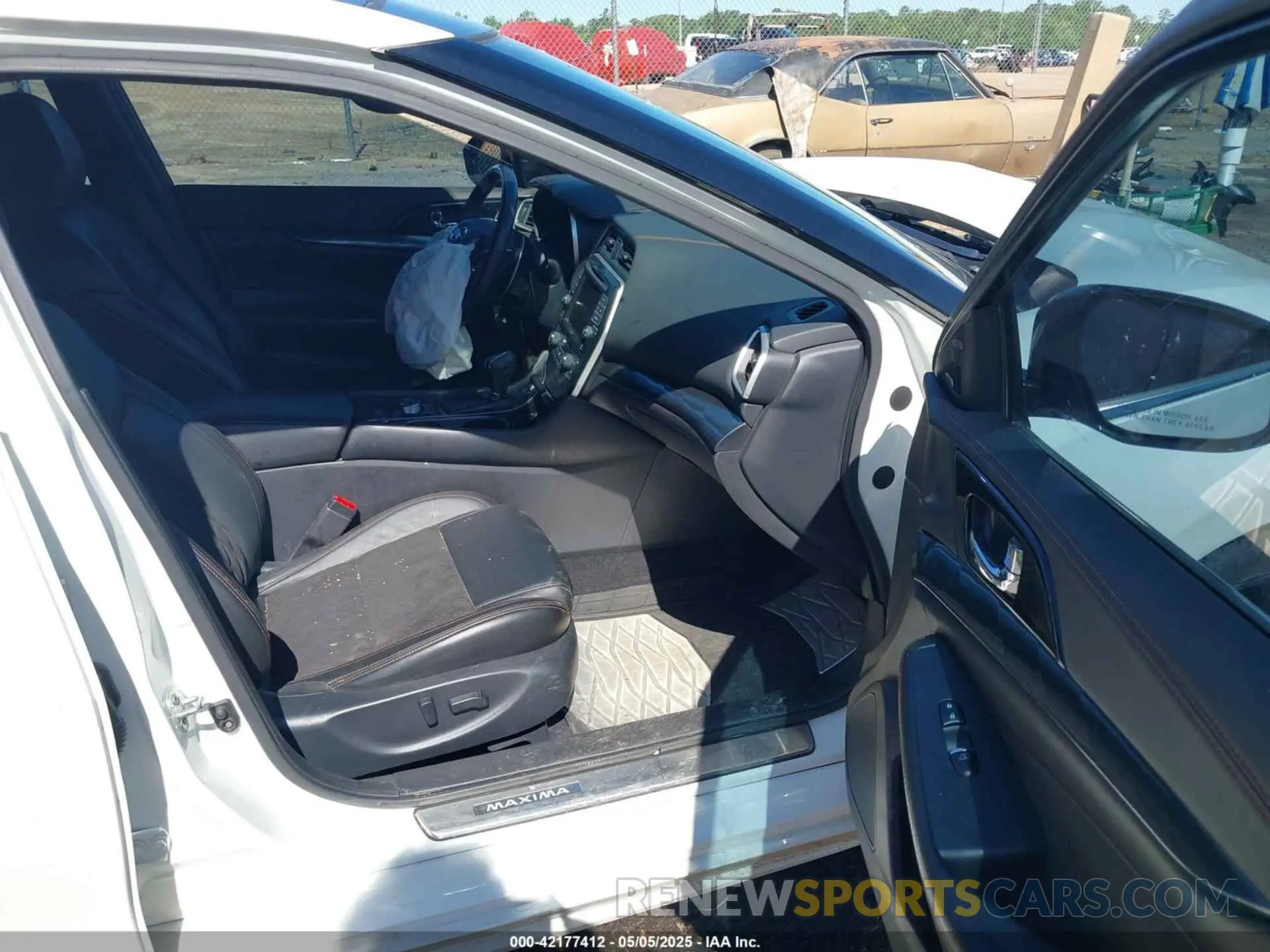 5 Photograph of a damaged car 1N4AA6EV0MC511677 NISSAN MAXIMA 2021