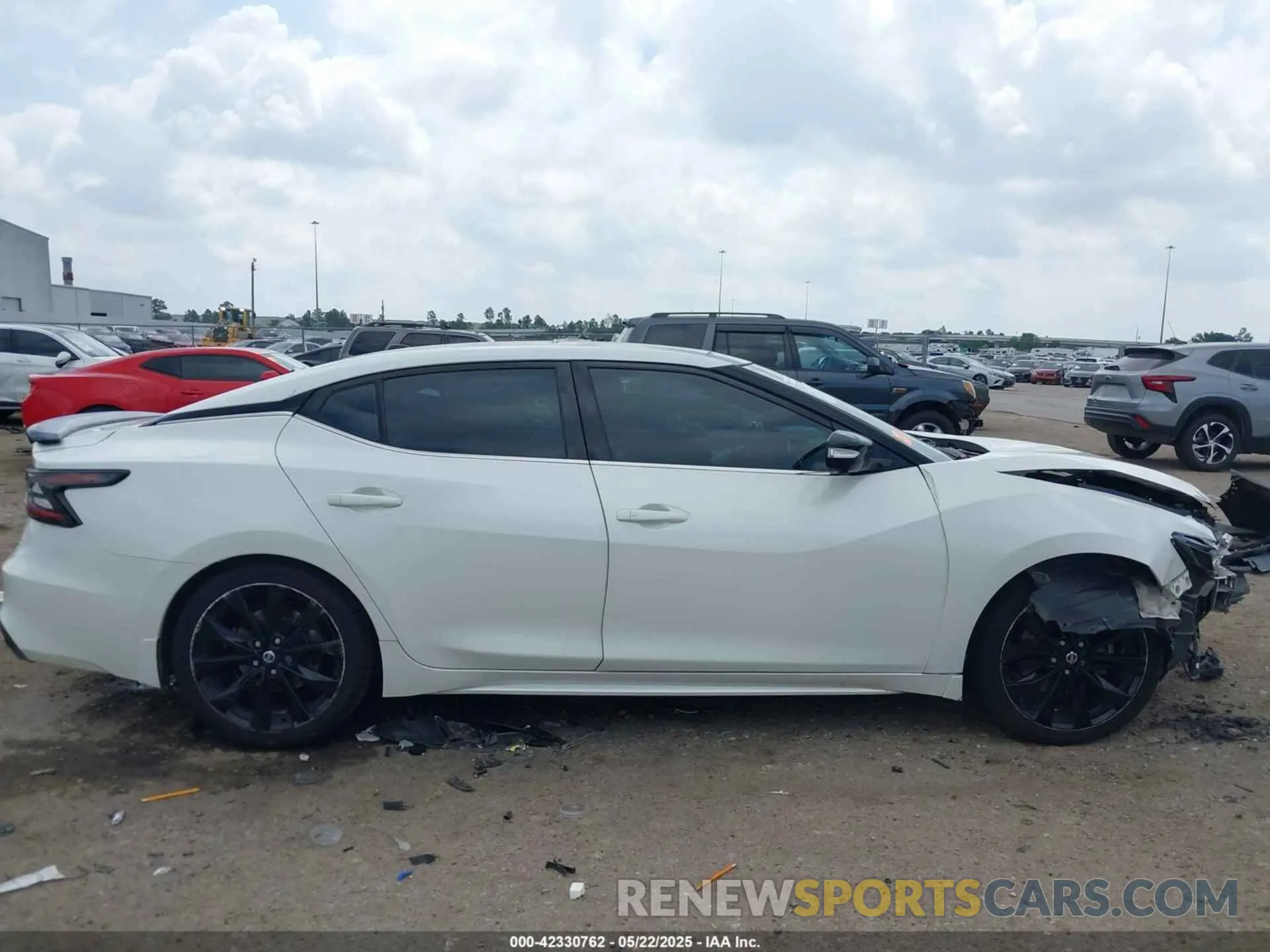 13 Photograph of a damaged car 1N4AA6EV9MC510222 NISSAN MAXIMA 2021
