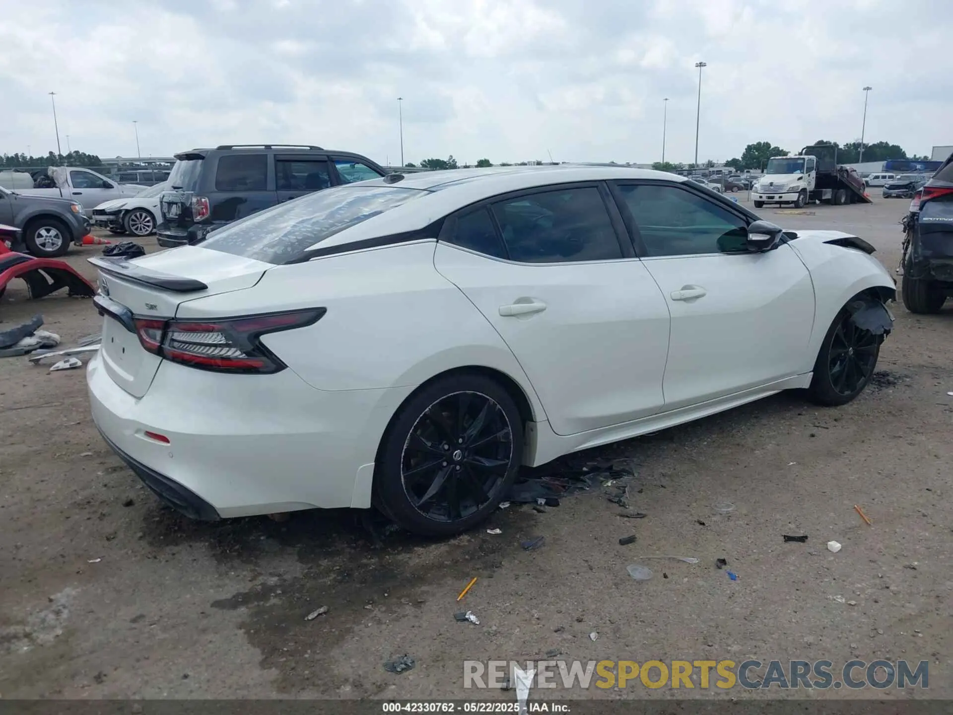 4 Photograph of a damaged car 1N4AA6EV9MC510222 NISSAN MAXIMA 2021