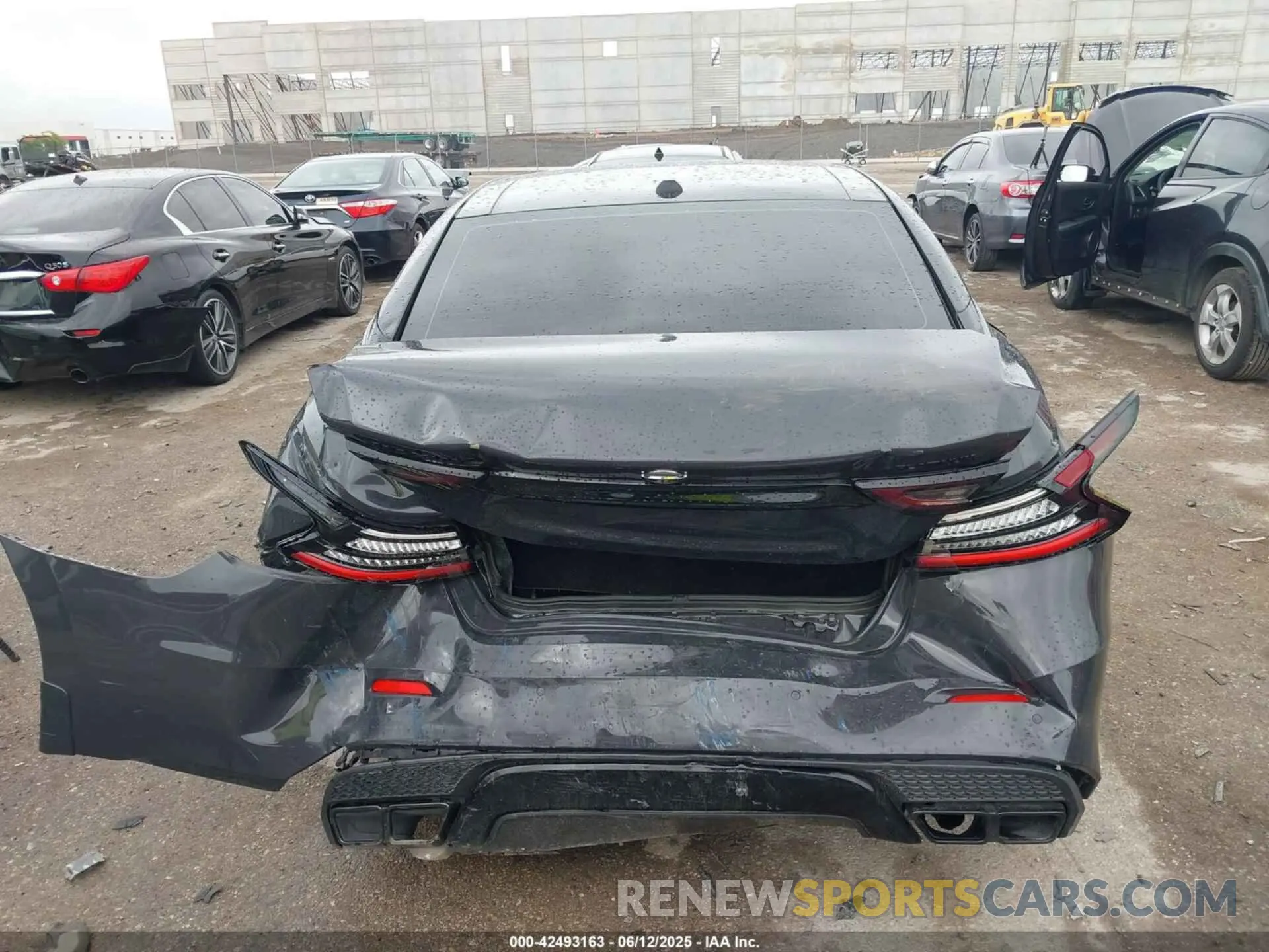 17 Photograph of a damaged car 1N4AA6FV8MC507746 NISSAN MAXIMA 2021