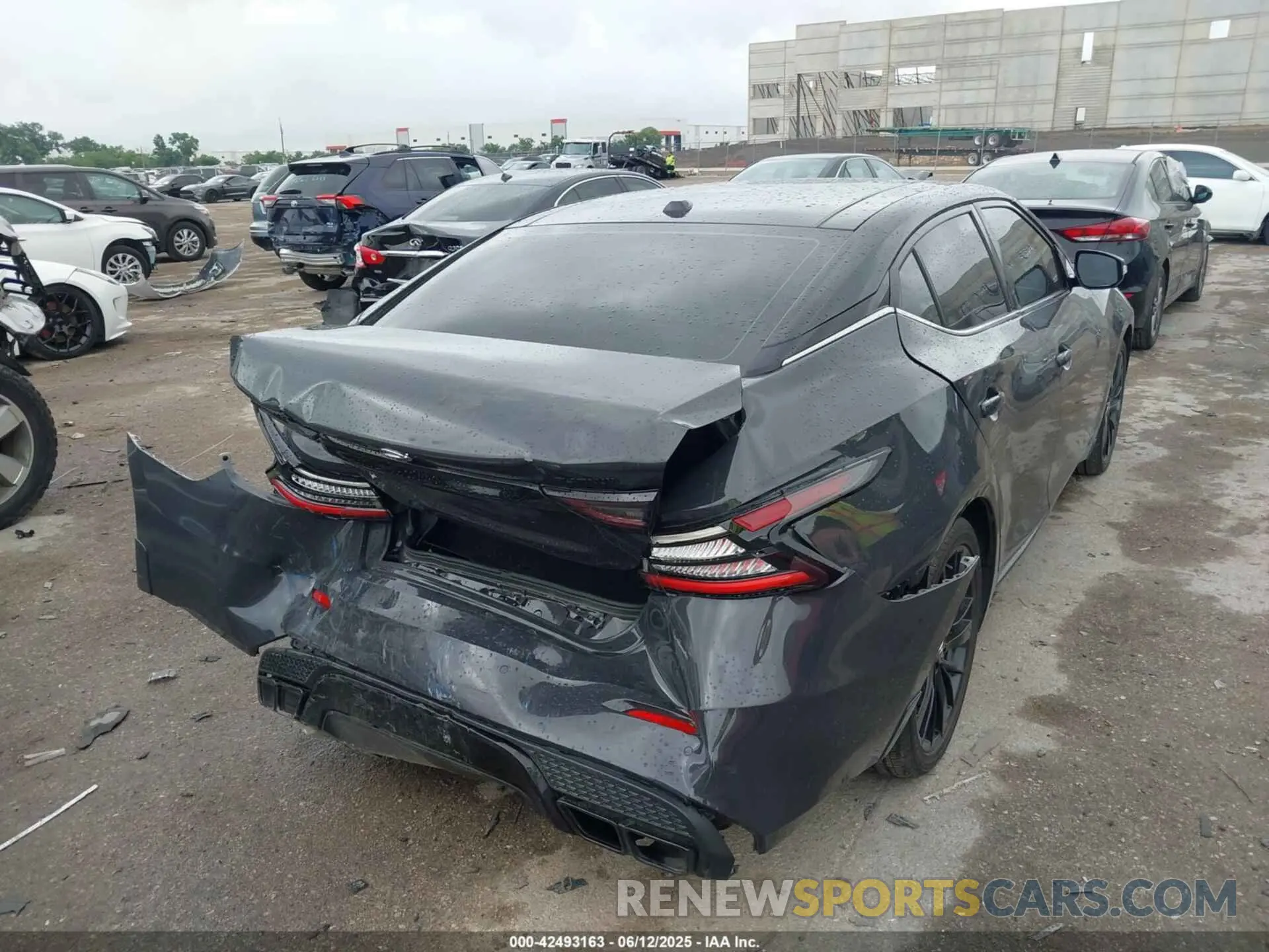 4 Photograph of a damaged car 1N4AA6FV8MC507746 NISSAN MAXIMA 2021