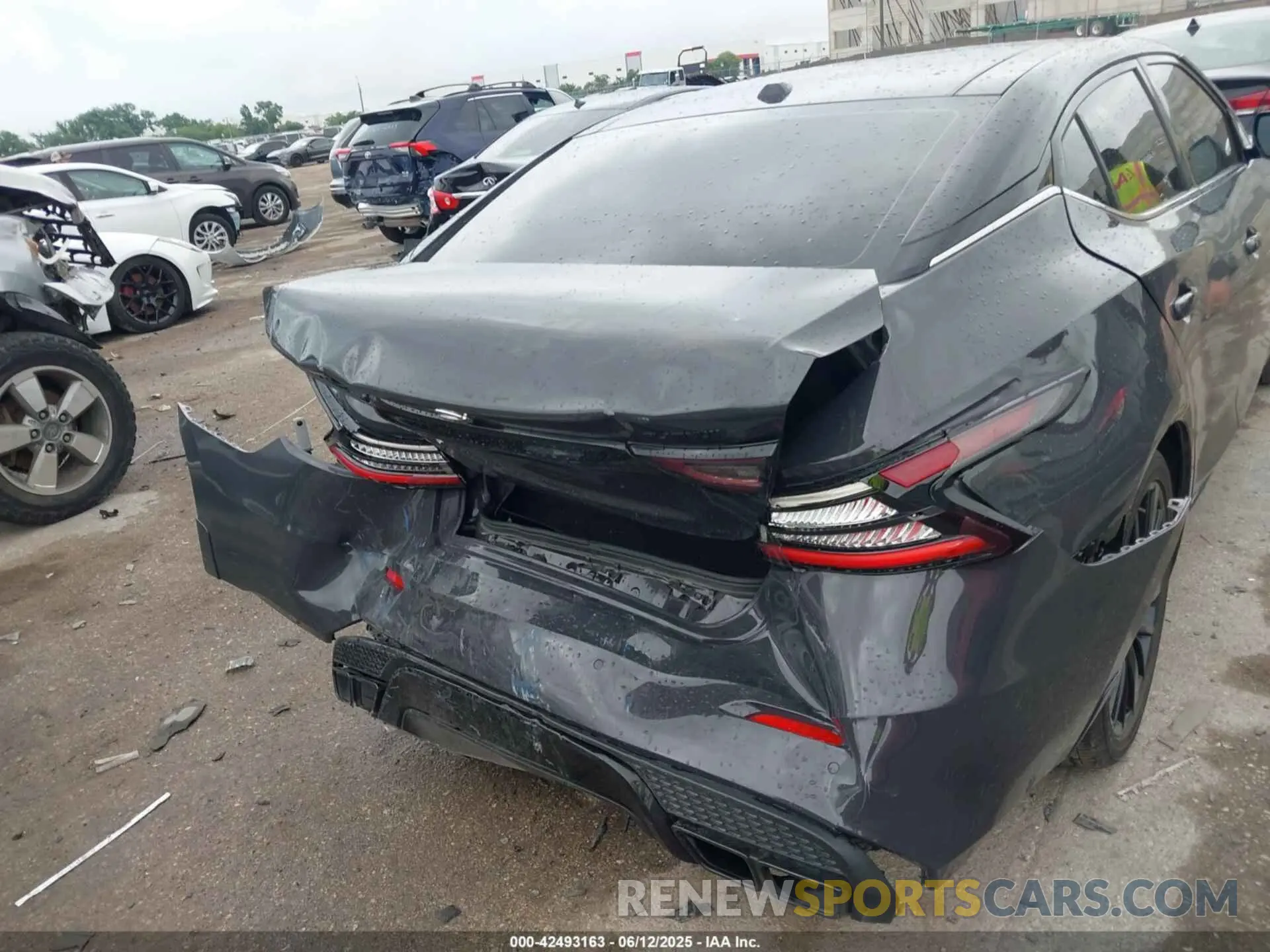 6 Photograph of a damaged car 1N4AA6FV8MC507746 NISSAN MAXIMA 2021