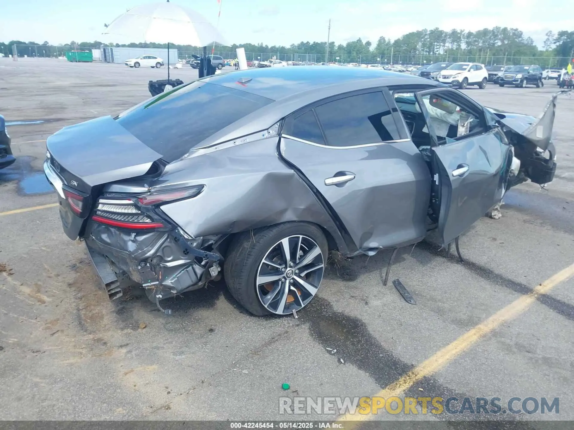 4 Photograph of a damaged car 1N4AA6CV6NC504799 NISSAN MAXIMA 2022