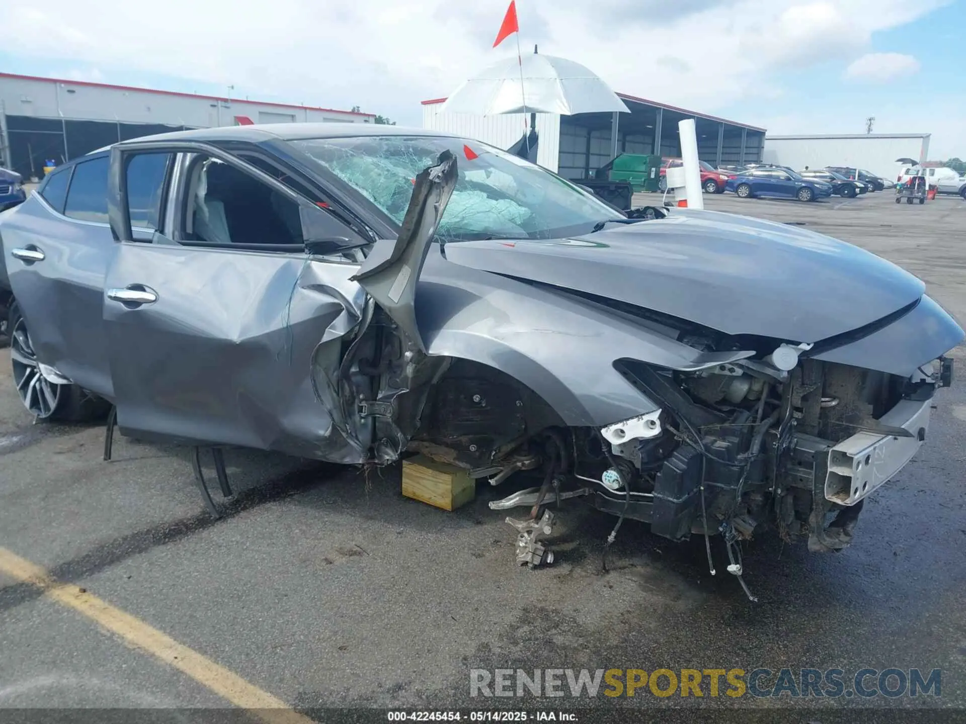 6 Photograph of a damaged car 1N4AA6CV6NC504799 NISSAN MAXIMA 2022