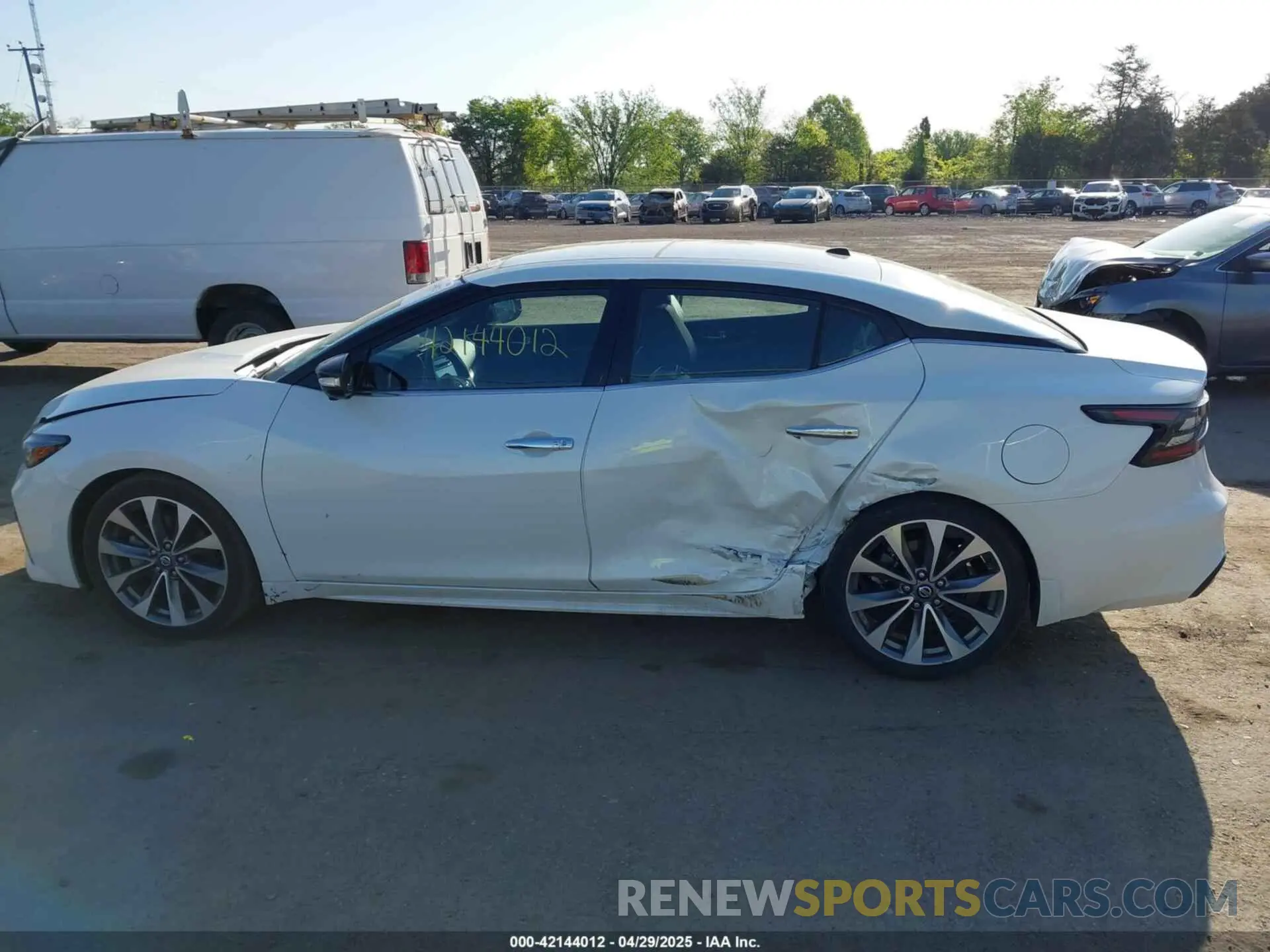 14 Photograph of a damaged car 1N4AA6FV5NC507852 NISSAN MAXIMA 2022