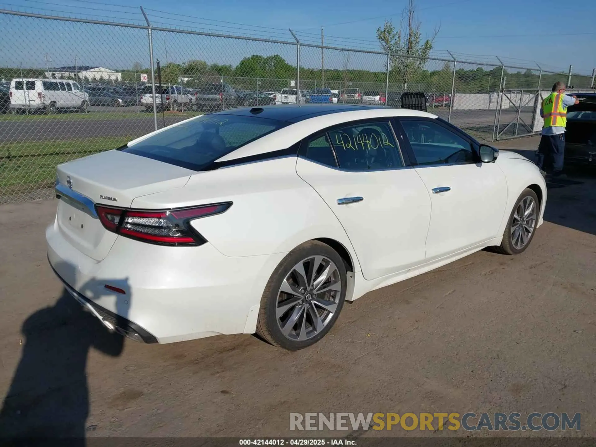 4 Photograph of a damaged car 1N4AA6FV5NC507852 NISSAN MAXIMA 2022