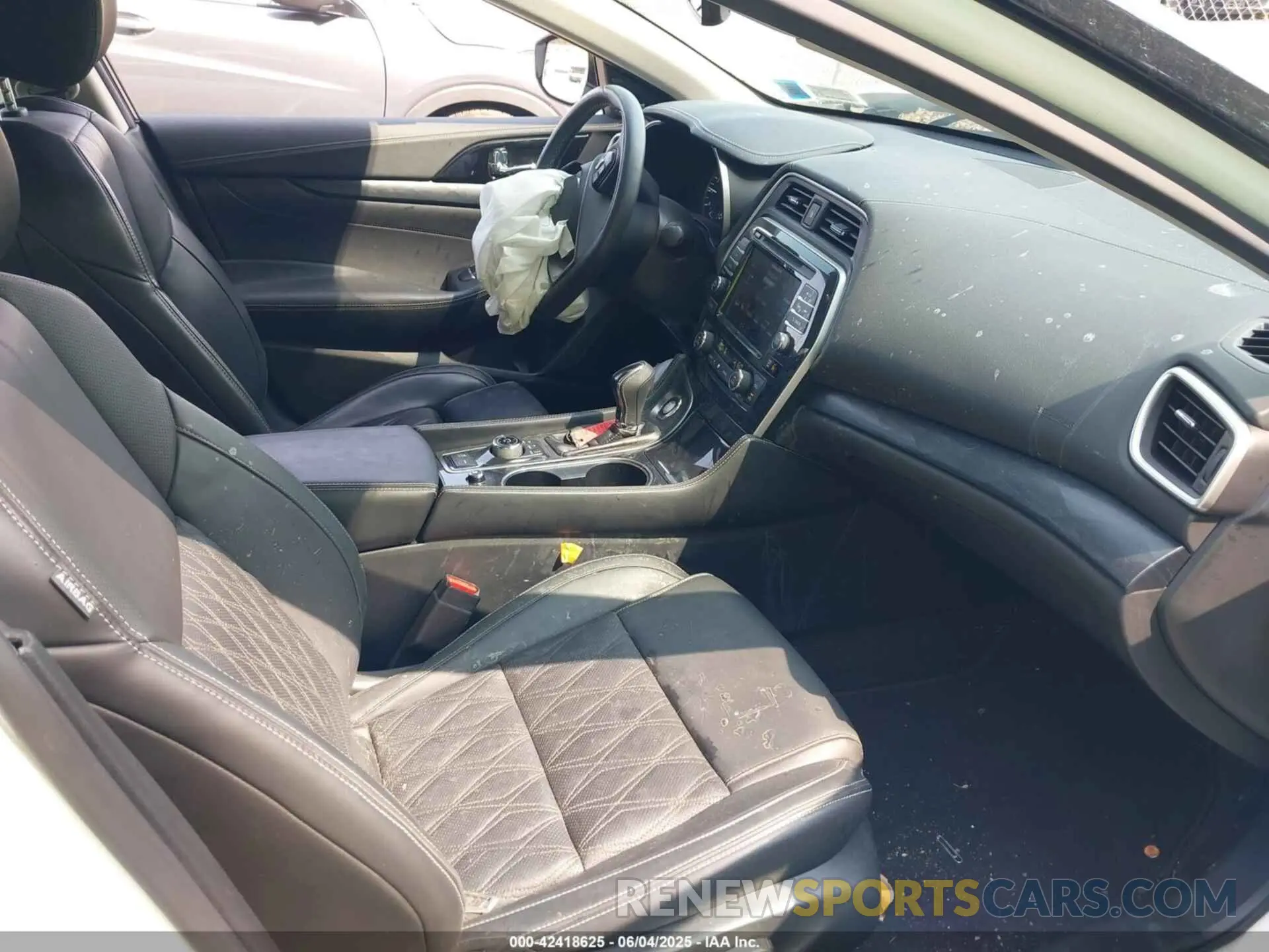 5 Photograph of a damaged car 1N4AA6FV5PC505862 NISSAN MAXIMA 2023