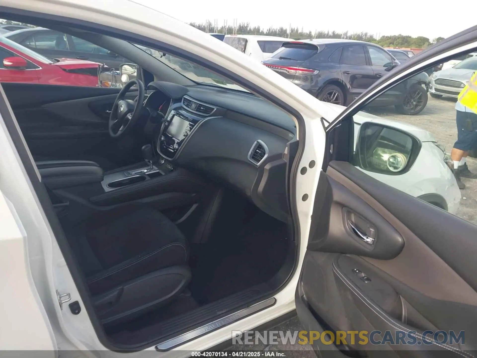 5 Photograph of a damaged car 5N1AZ2ASXNC121965 NISSAN MURANO 2022