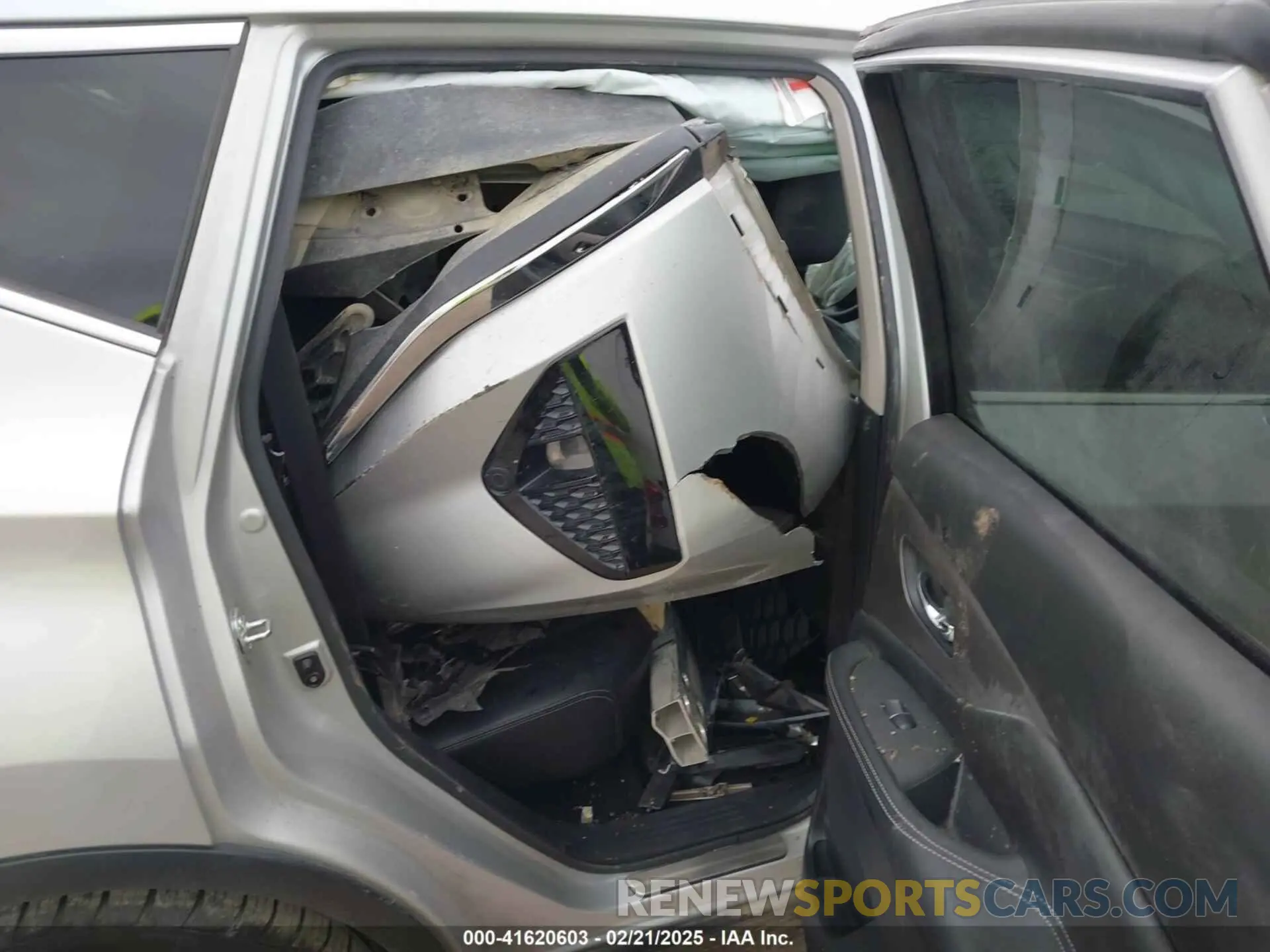 8 Photograph of a damaged car 5N1AZ2CJXNC108573 NISSAN MURANO 2022