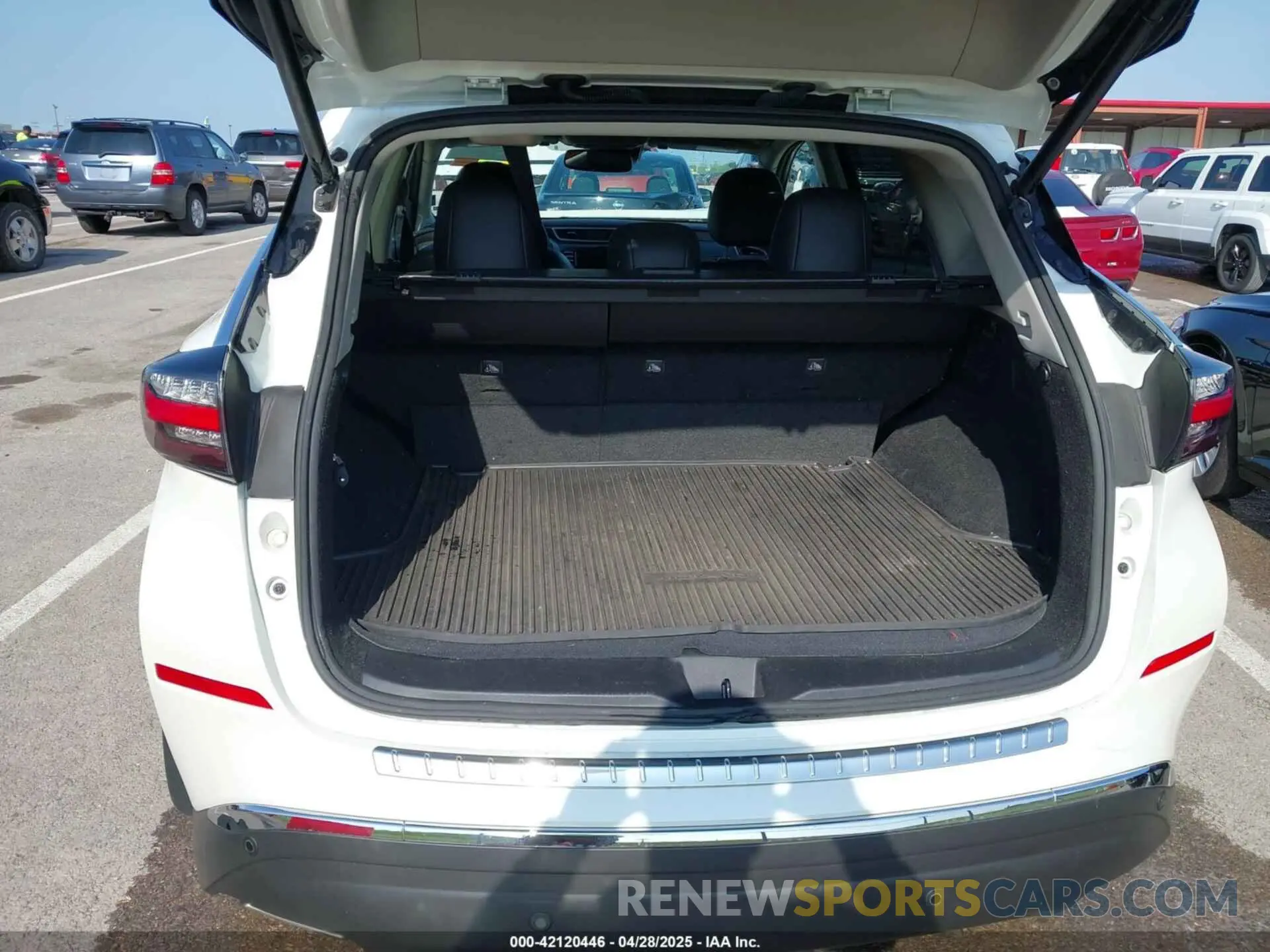 17 Photograph of a damaged car 5N1AZ2DS3NC114836 NISSAN MURANO 2022