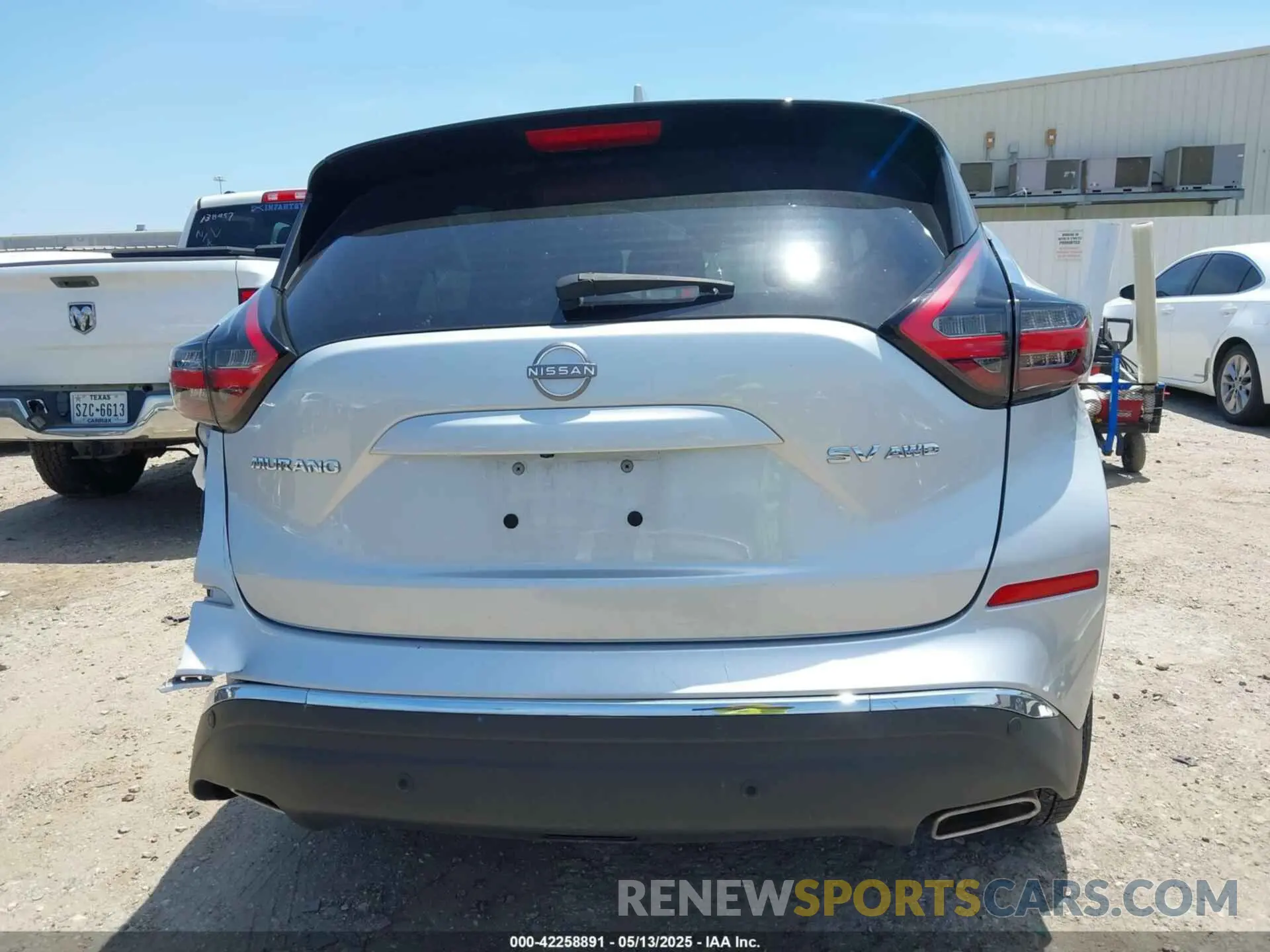 17 Photograph of a damaged car 5N1AZ2BSXPC136984 NISSAN MURANO 2023