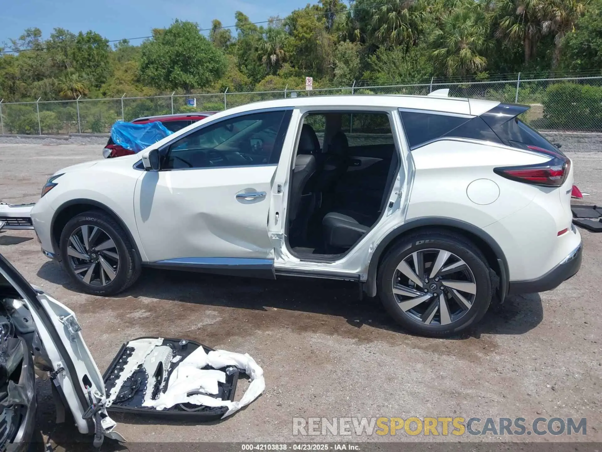 15 Photograph of a damaged car 5N1AZ2CJ0PC125739 NISSAN MURANO 2023
