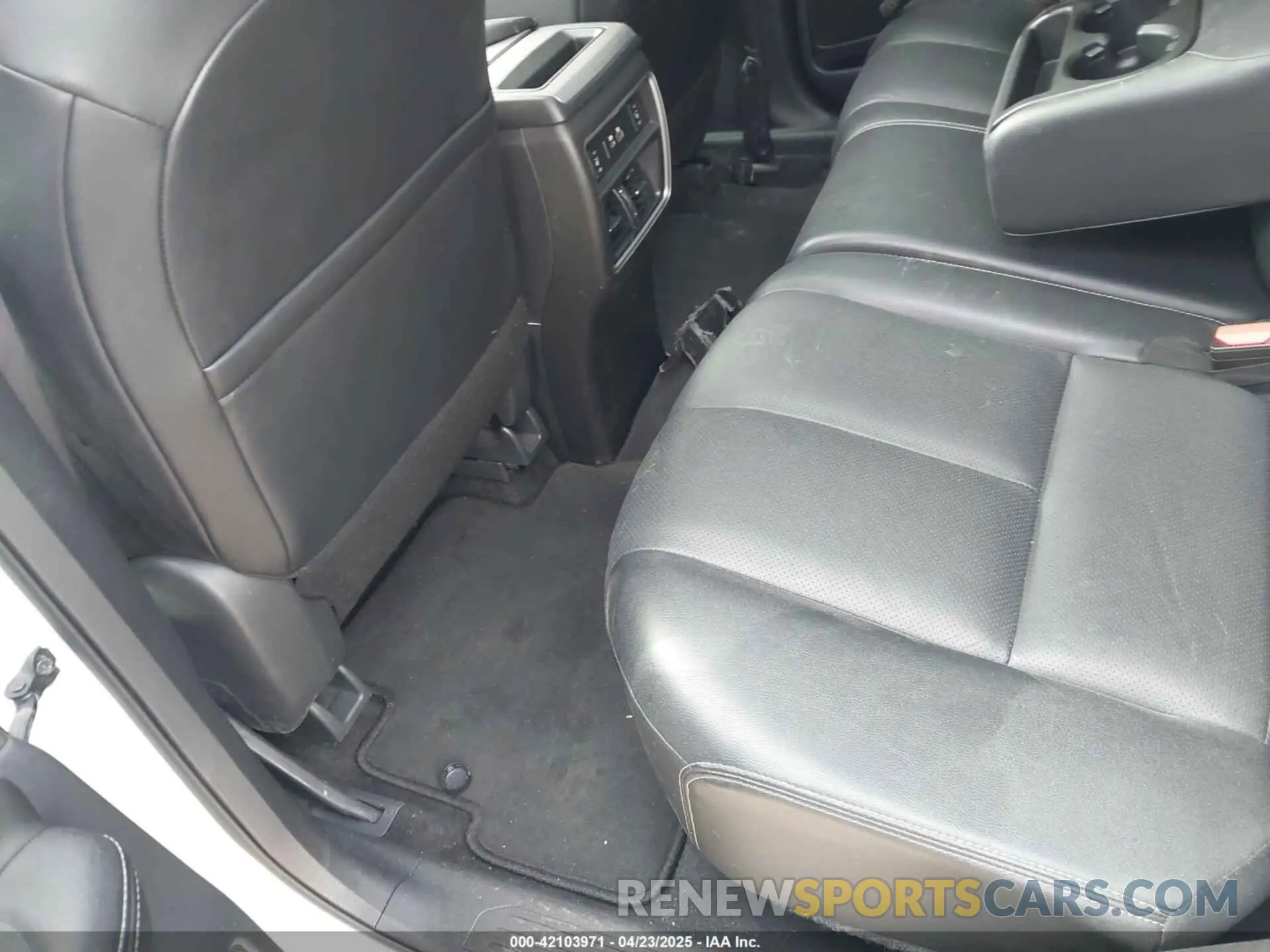 8 Photograph of a damaged car 5N1AZ2CS0PC130237 NISSAN MURANO 2023