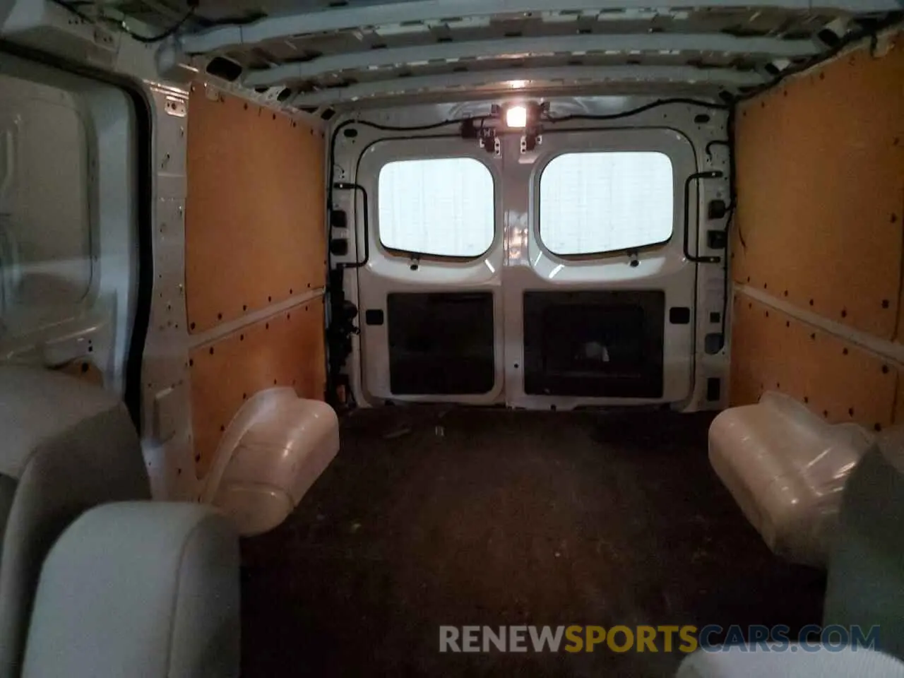 10 Photograph of a damaged car 1N6BF0KM6KN805981 NISSAN NV 2019