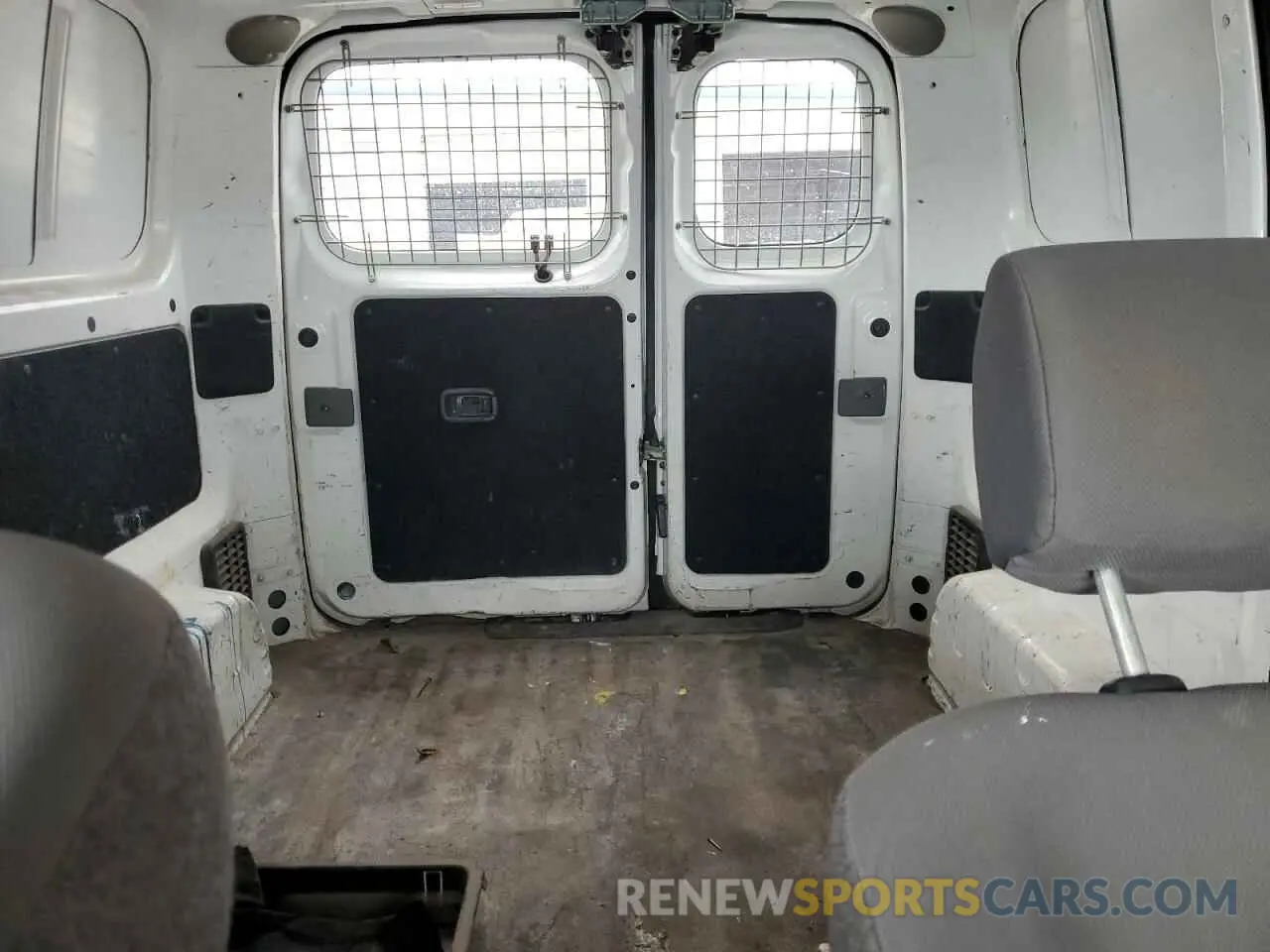 10 Photograph of a damaged car 3N6CM0KN1KK694992 NISSAN NV 2019