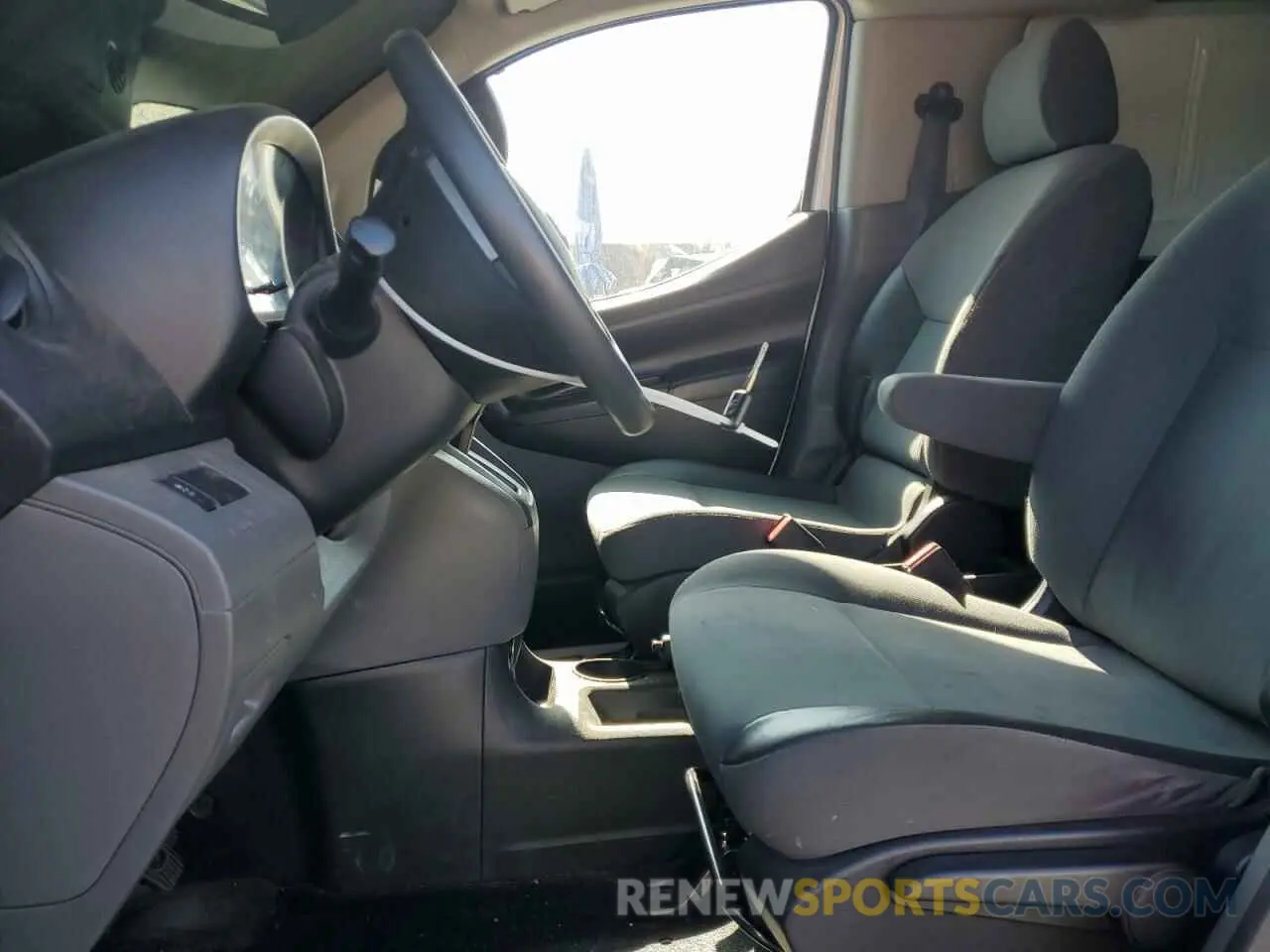 7 Photograph of a damaged car 3N6CM0KN1KK698735 NISSAN NV 2019