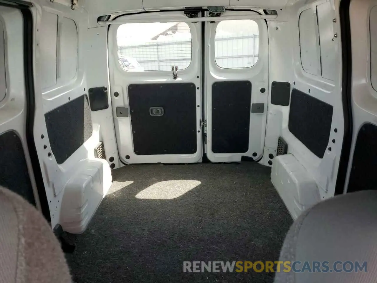 10 Photograph of a damaged car 3N6CM0KN3KK705670 NISSAN NV 2019