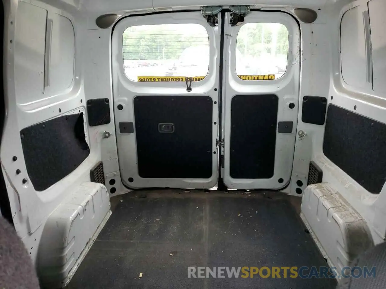 10 Photograph of a damaged car 3N6CM0KN5KK690444 NISSAN NV 2019