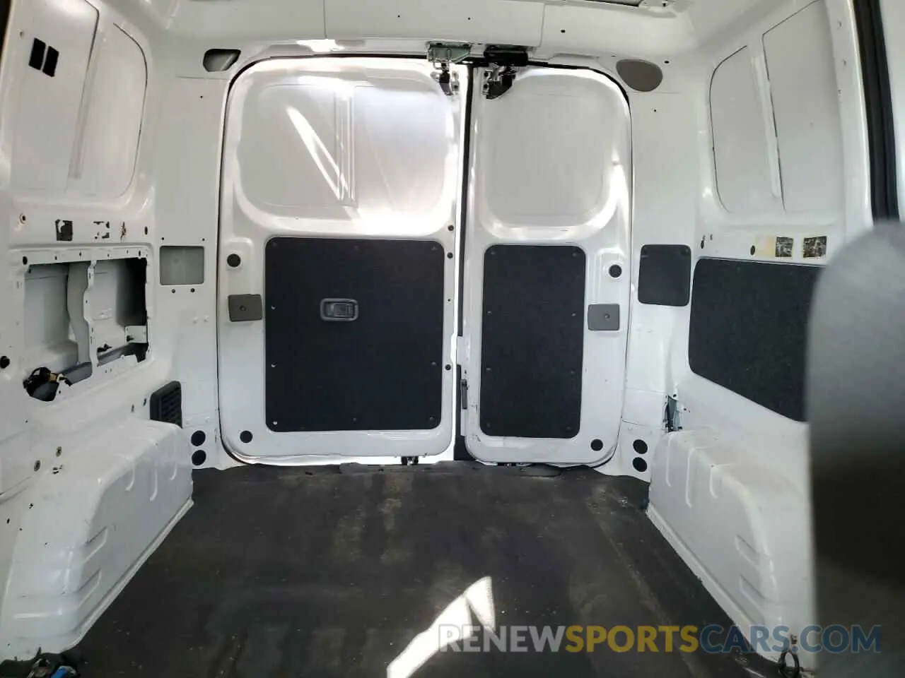 10 Photograph of a damaged car 3N6CM0KN6KK705825 NISSAN NV 2019