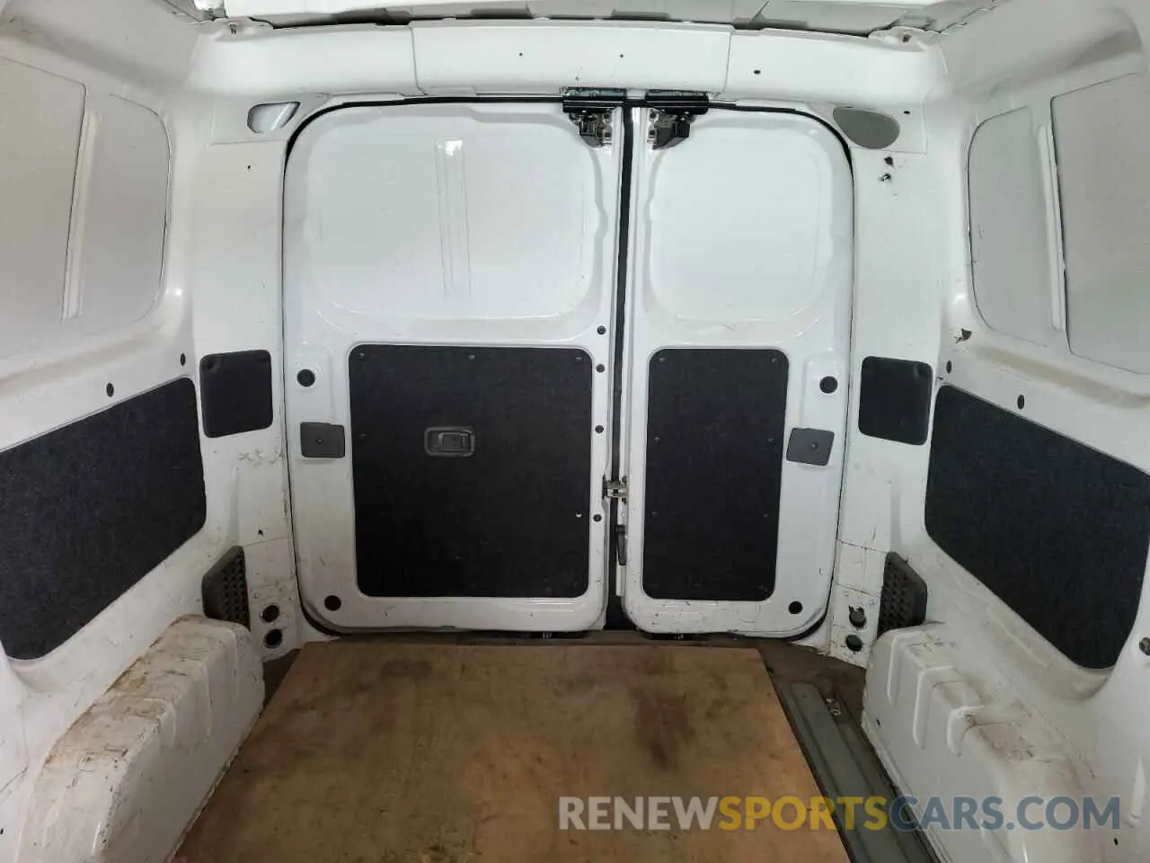 10 Photograph of a damaged car 3N6CM0KN7KK707454 NISSAN NV 2019