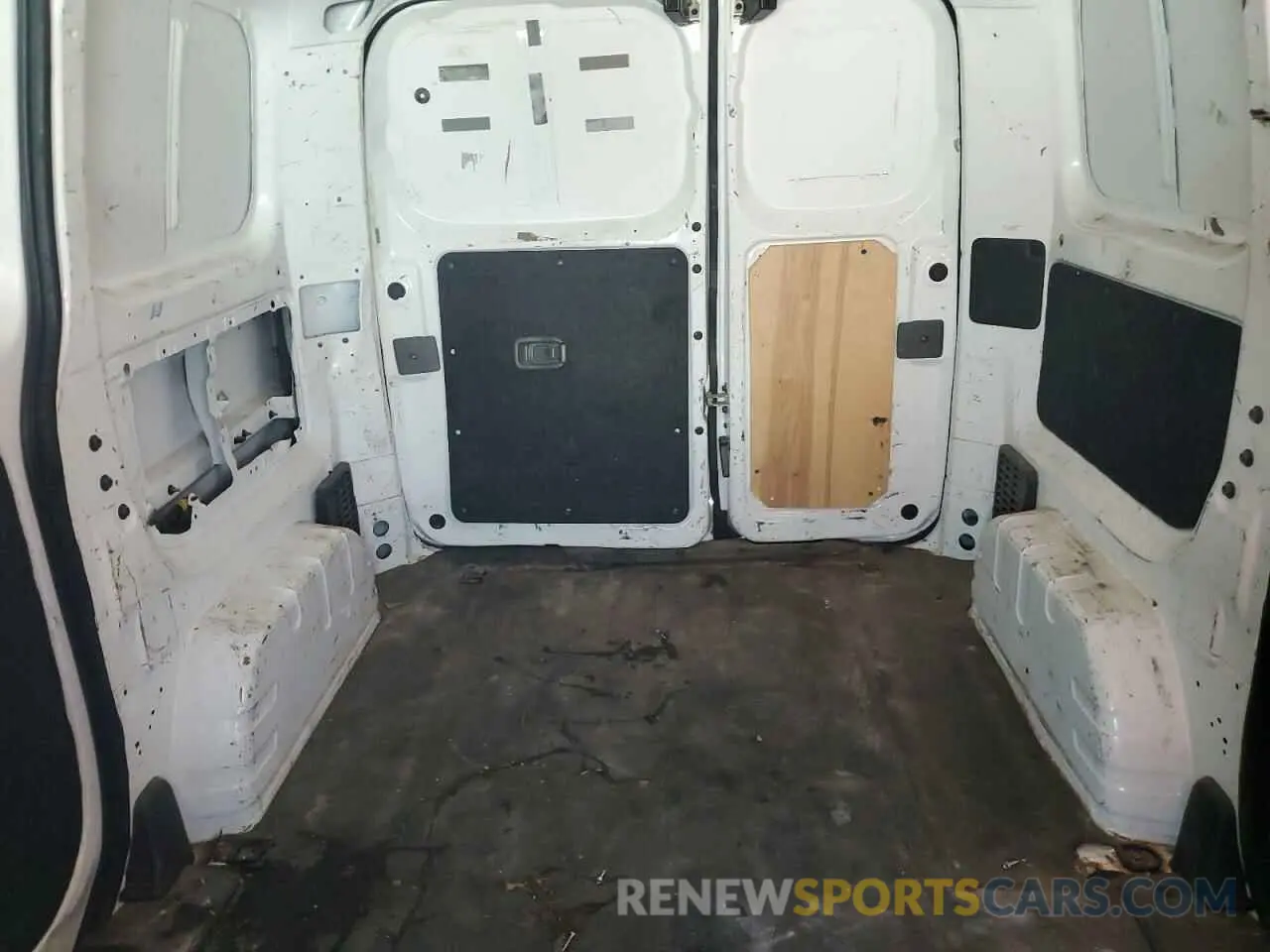 10 Photograph of a damaged car 3N6CM0KN8KK691507 NISSAN NV 2019